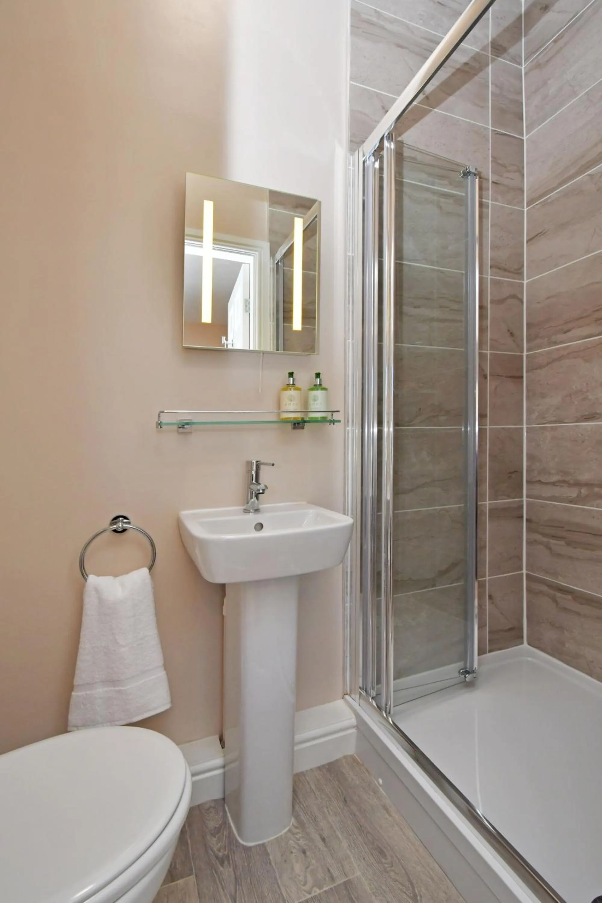 Shower in The Sutherland Arms