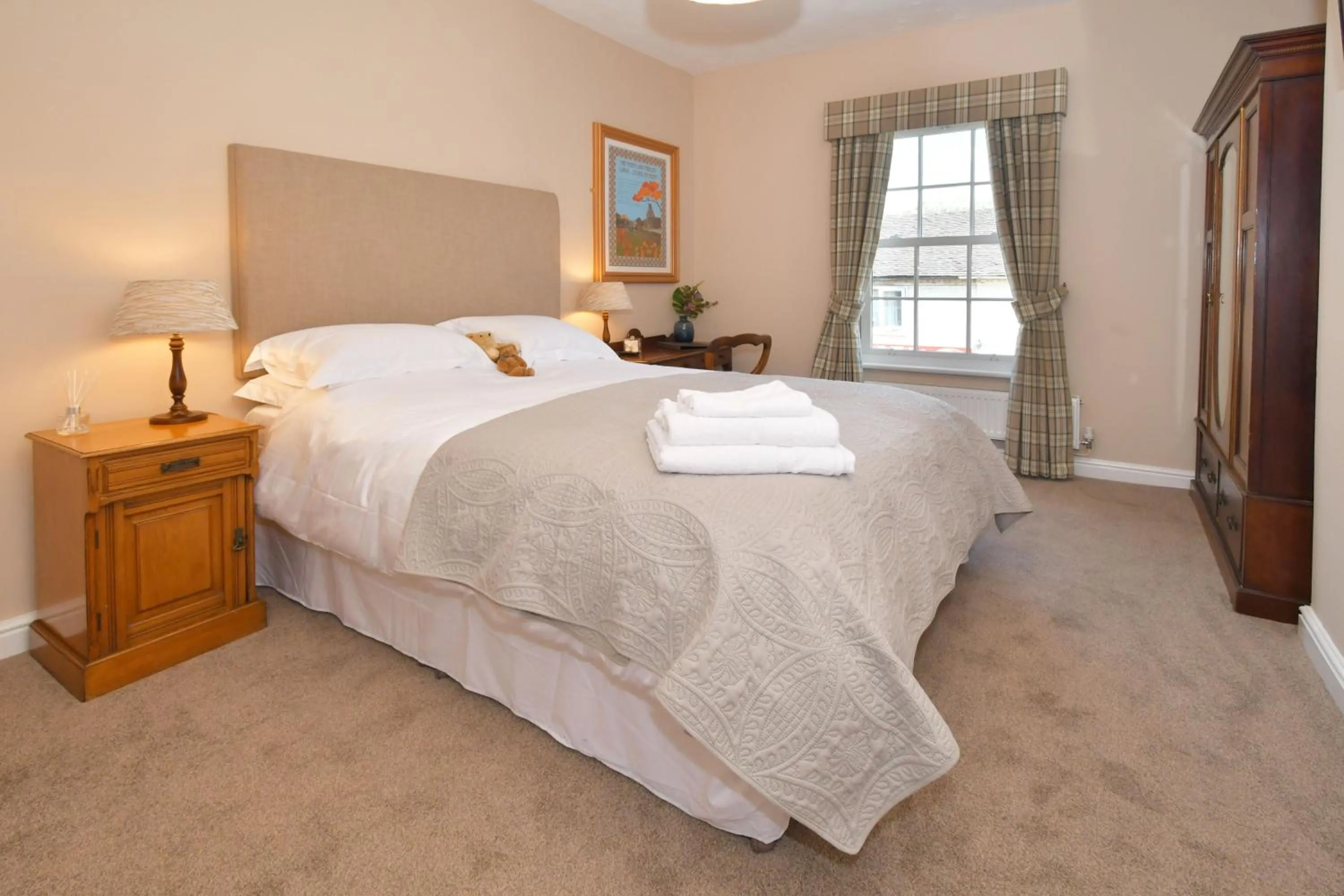 Photo of the whole room, Bed in The Sutherland Arms