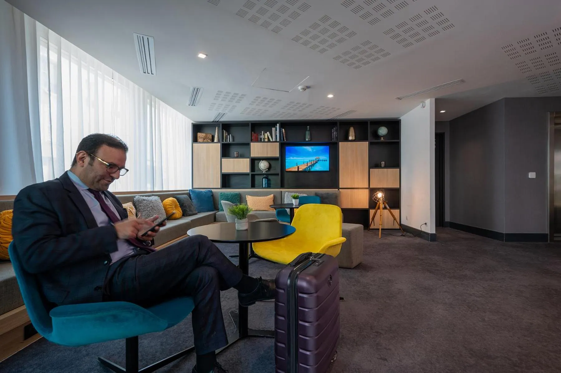 Lobby or reception in Nemea Appart Hotel Paris Levallois