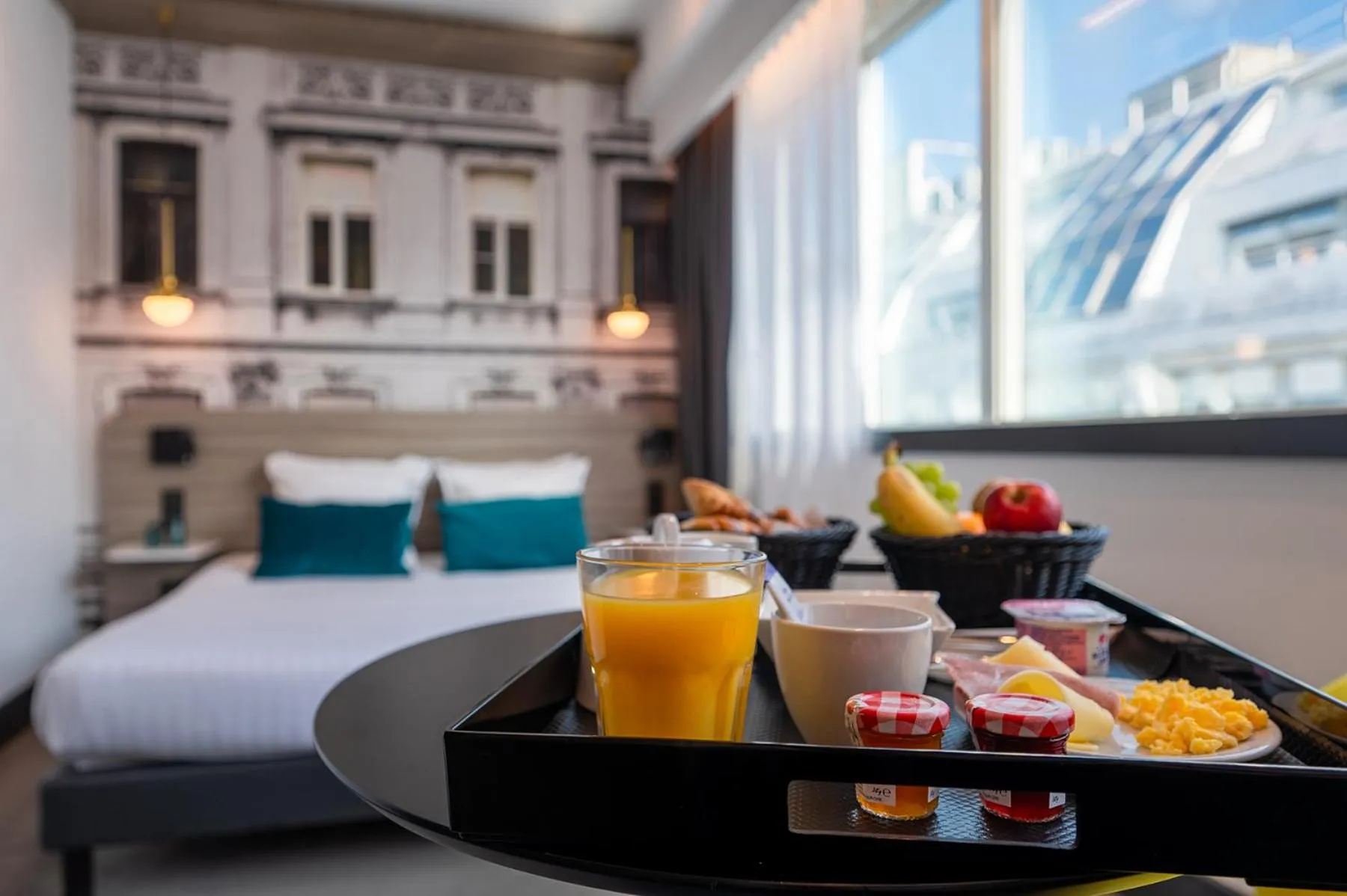 Breakfast, Bed in Nemea Appart Hotel Paris Levallois