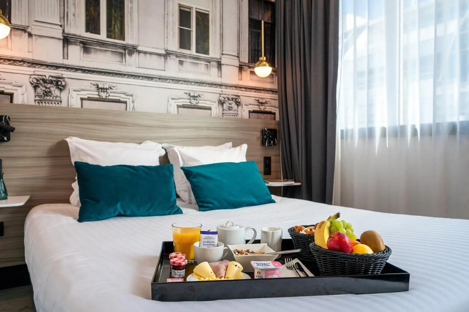 Breakfast, Bed in Nemea Appart Hotel Paris Levallois