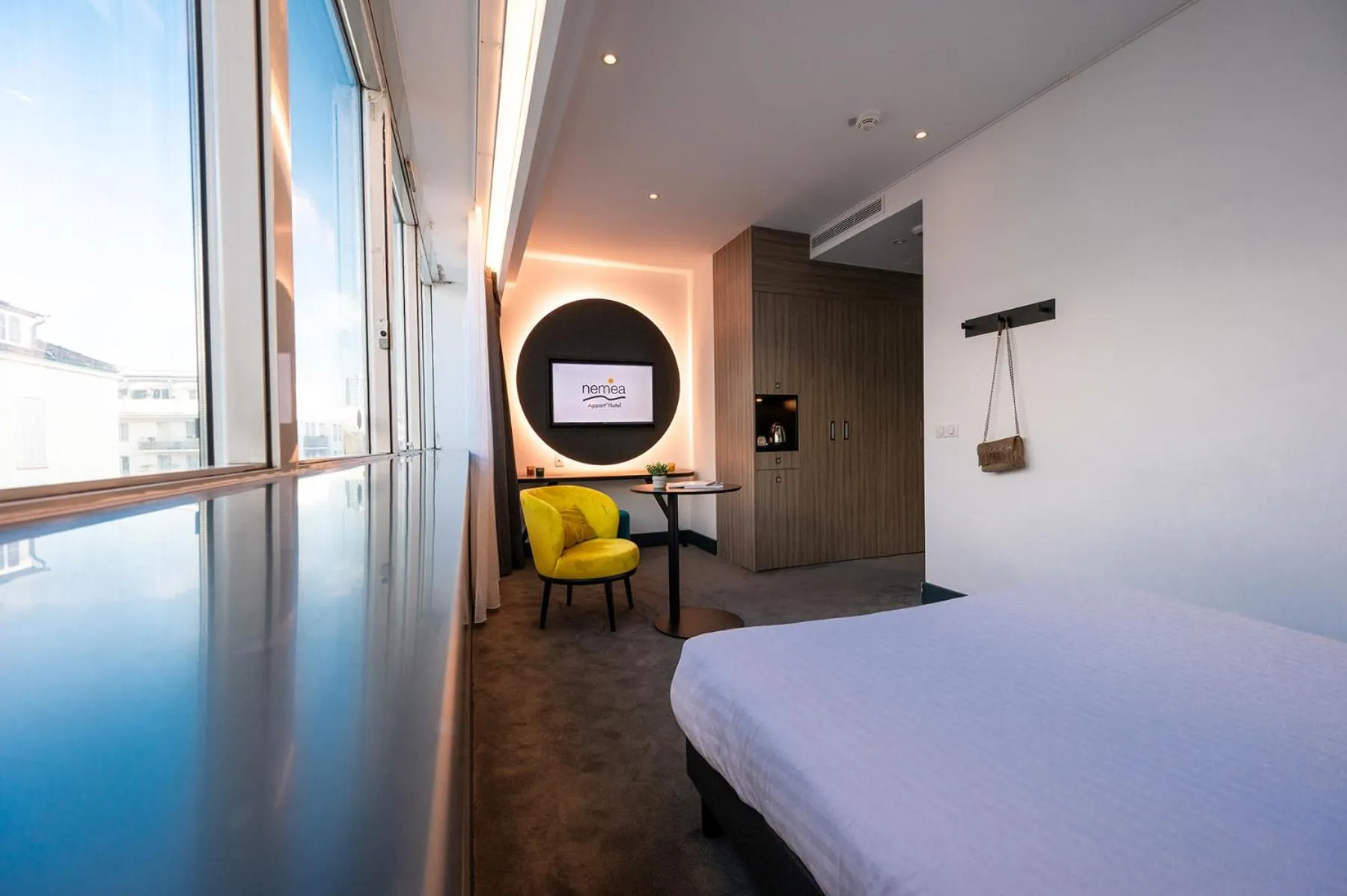 Bedroom, Bed in Nemea Appart Hotel Paris Levallois