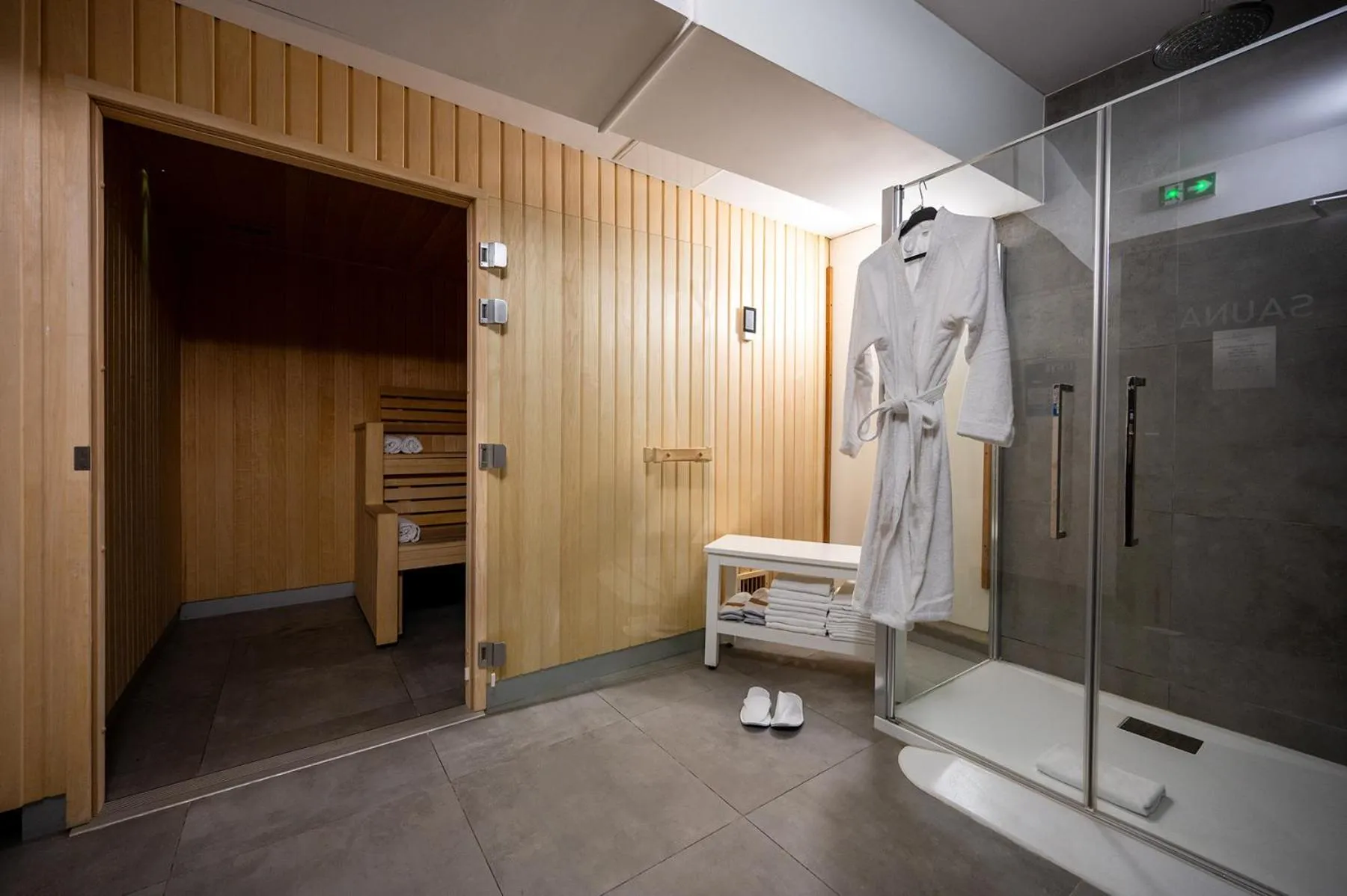 Sauna in Nemea Appart Hotel Paris Levallois