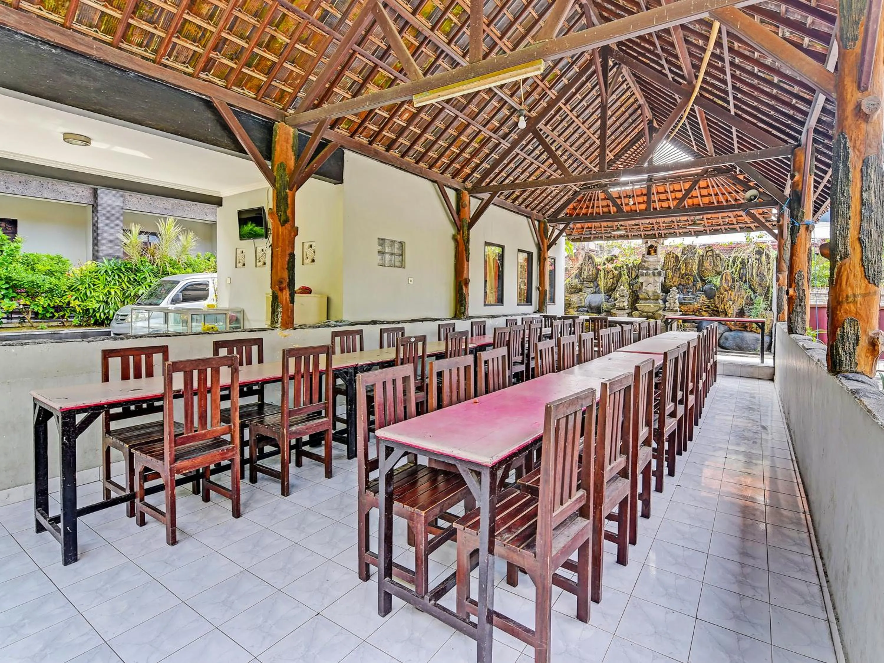 Restaurant/Places to Eat in Hotel Diana 1