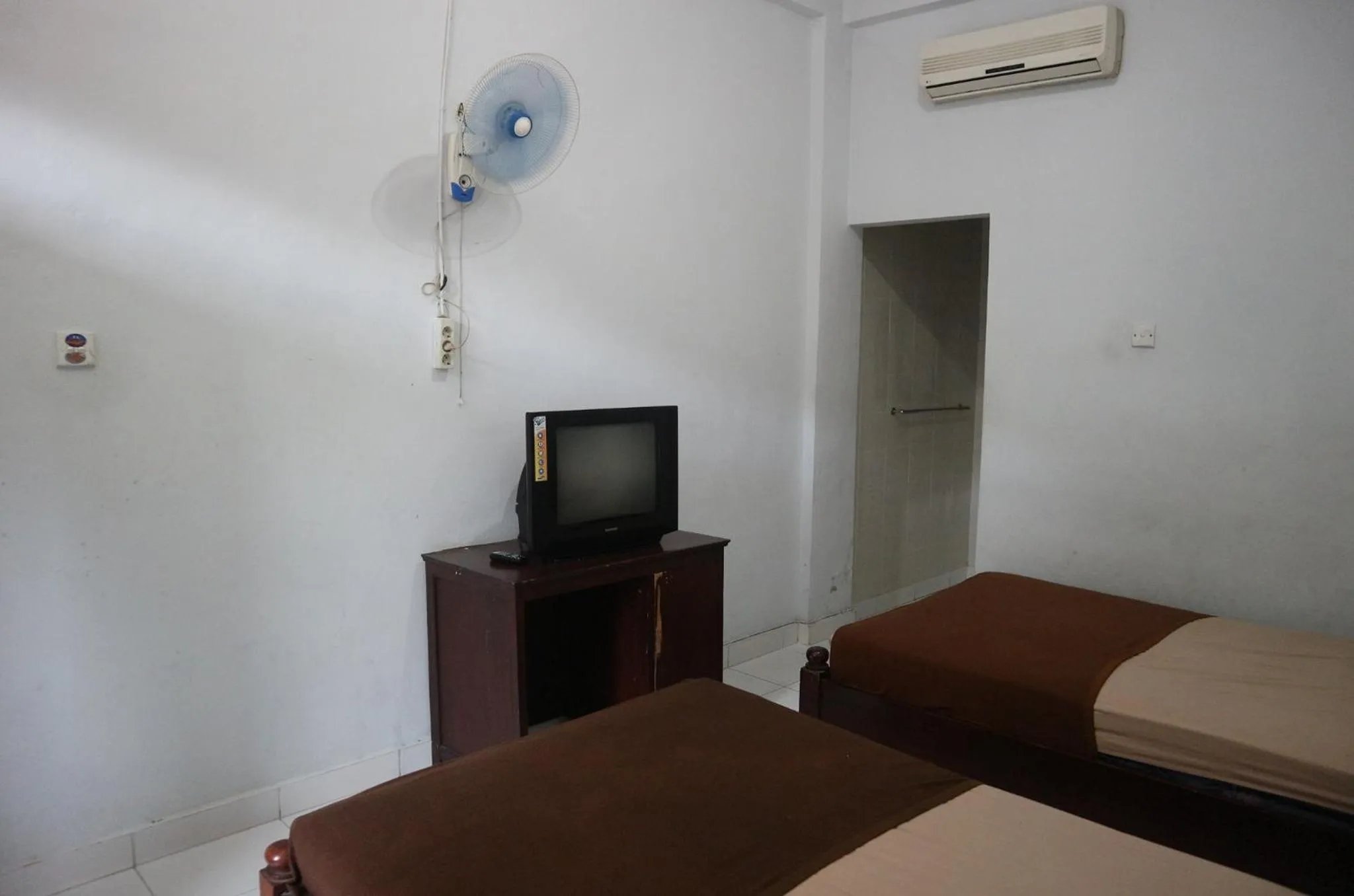 TV and multimedia, Bed in Hotel Diana 1