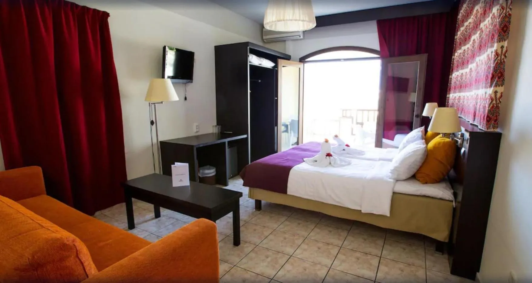 Photo of the whole room, Bed in Almyrida Village & Waterpark