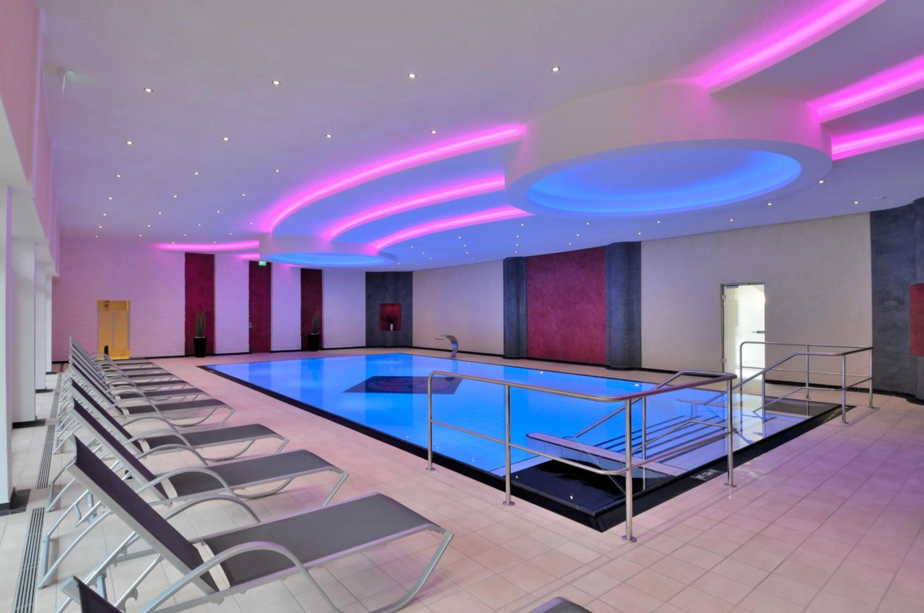 Swimming pool in Wellness- und Gartenhotel Heusser