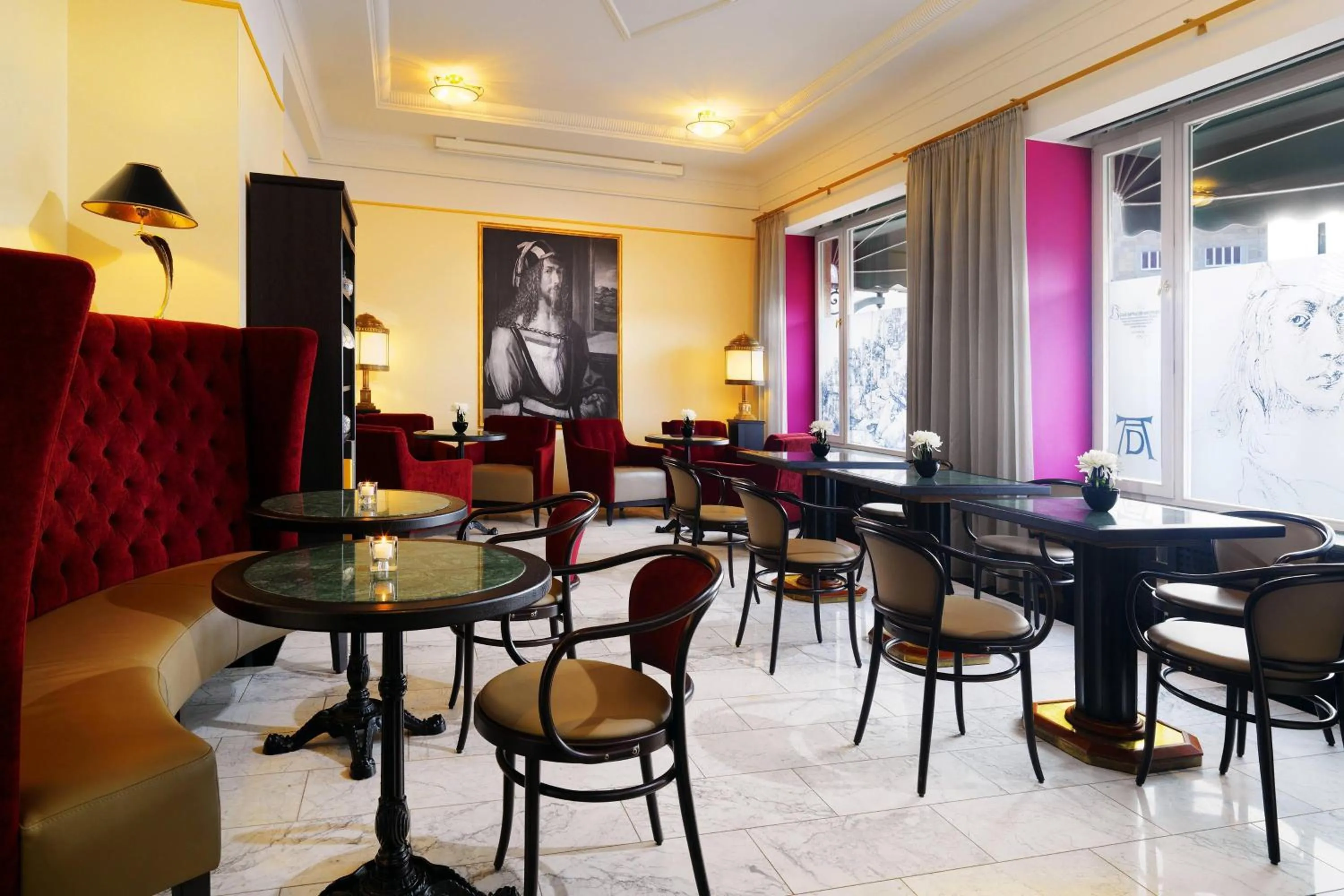 Lounge or bar in Le Méridien Grand Hotel Nürnberg