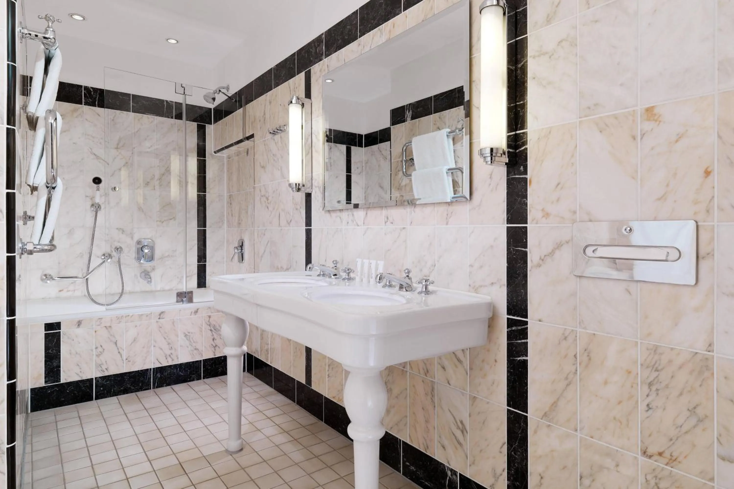 Bathroom in Le Méridien Grand Hotel Nürnberg