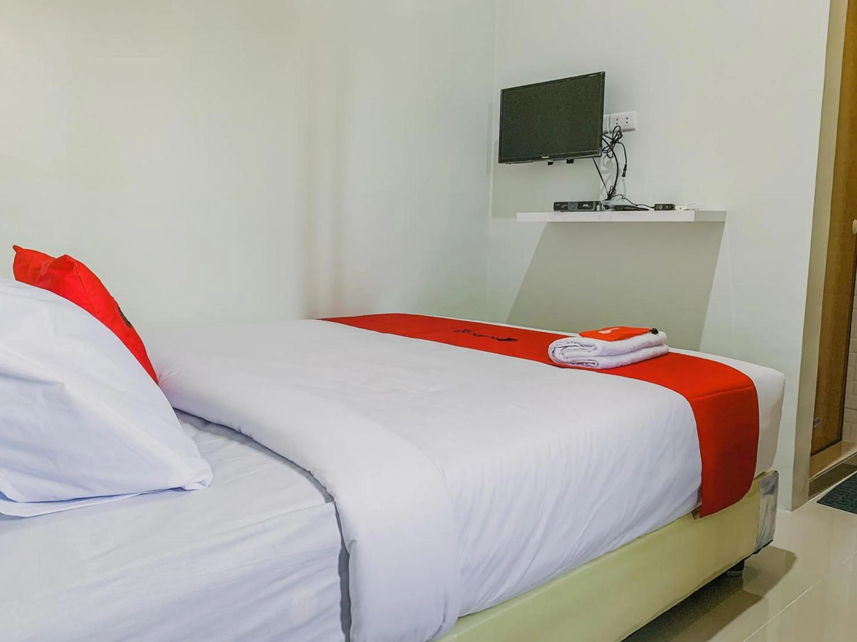 Bed in RedDoorz Syariah near Universitas Syiah Kuala Aceh