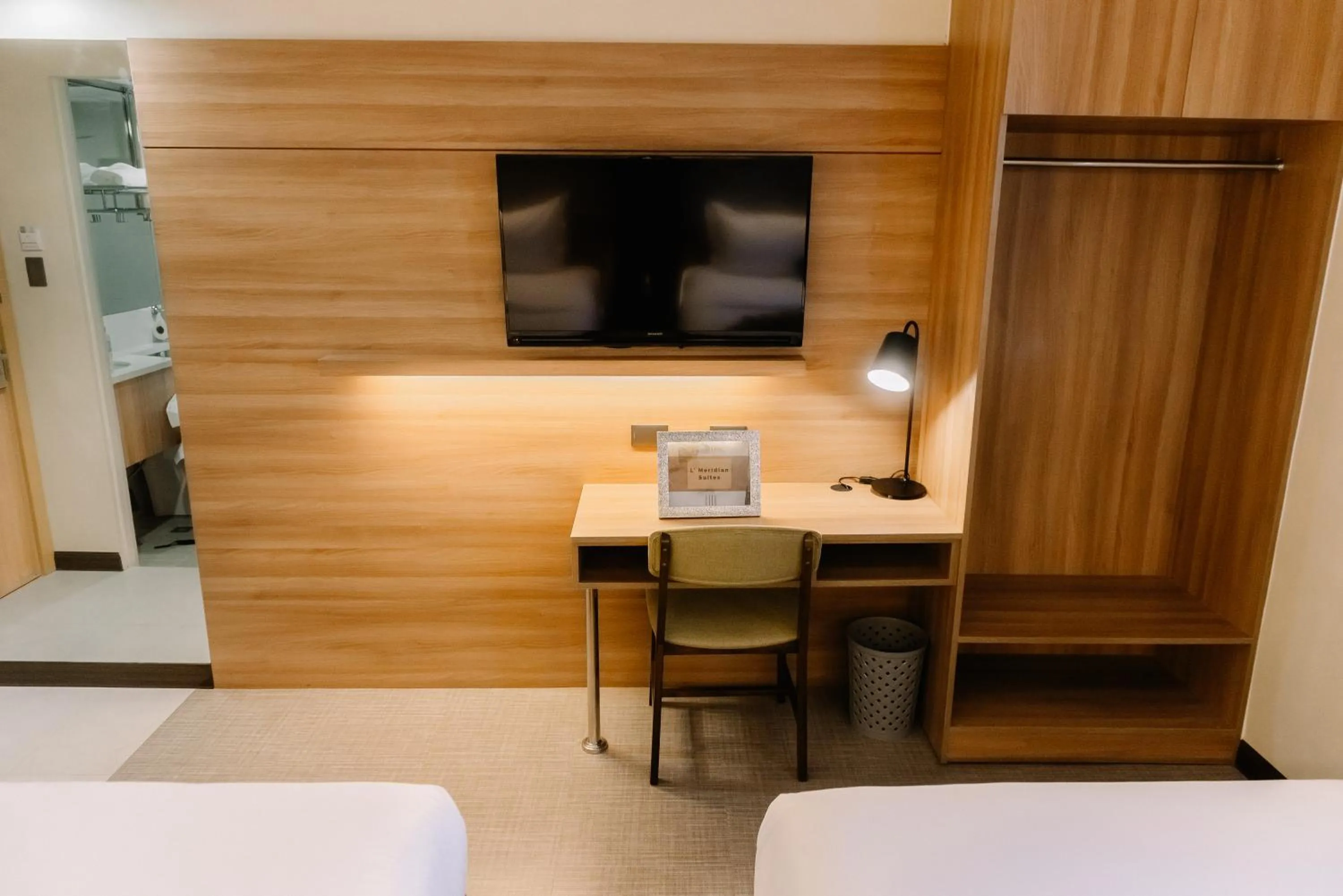 TV and multimedia, Bed in L' Meridian Suites