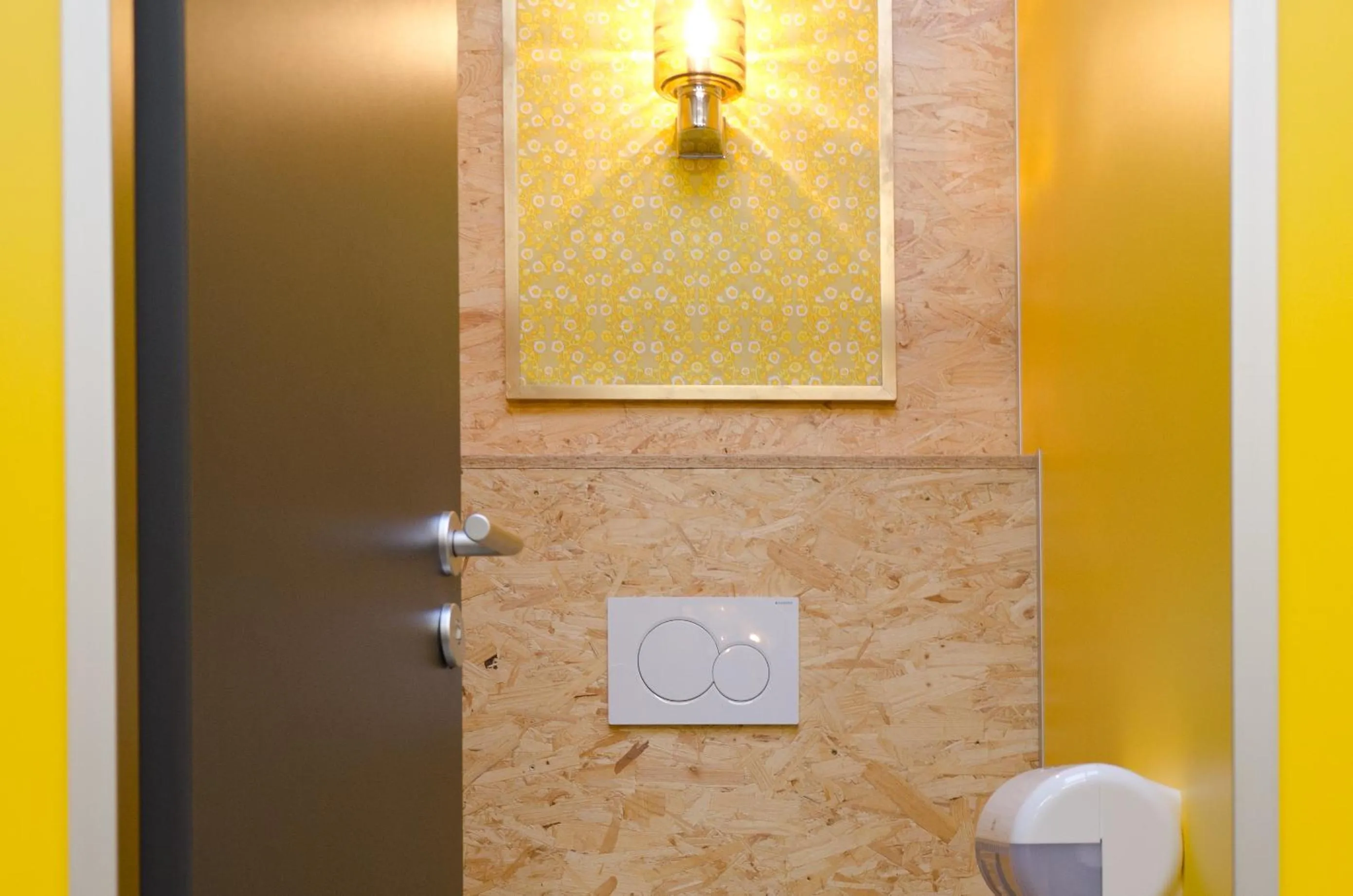 Toilet in BaseCamp Bonn