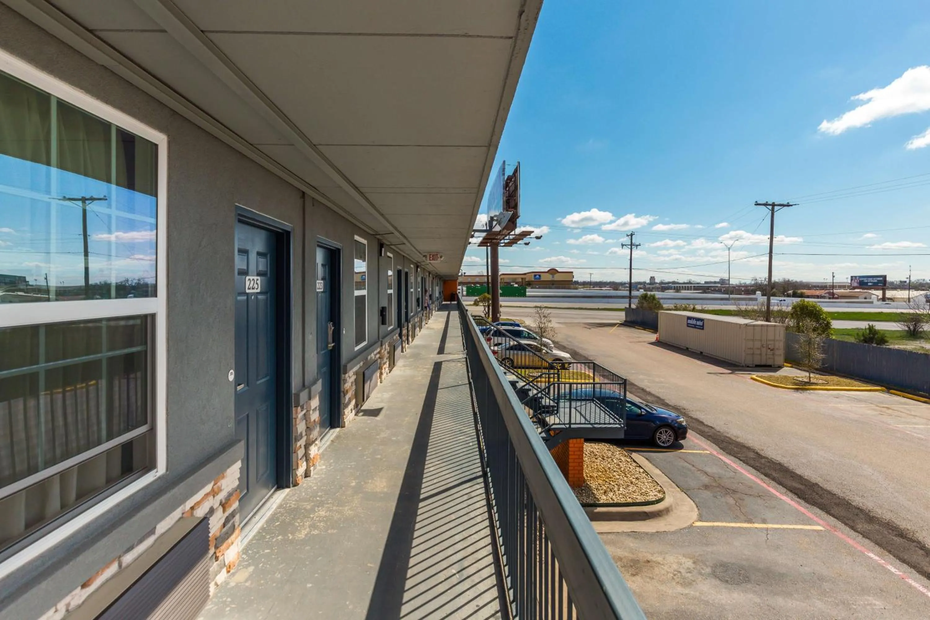 Property building in Motel 6-Temple, TX