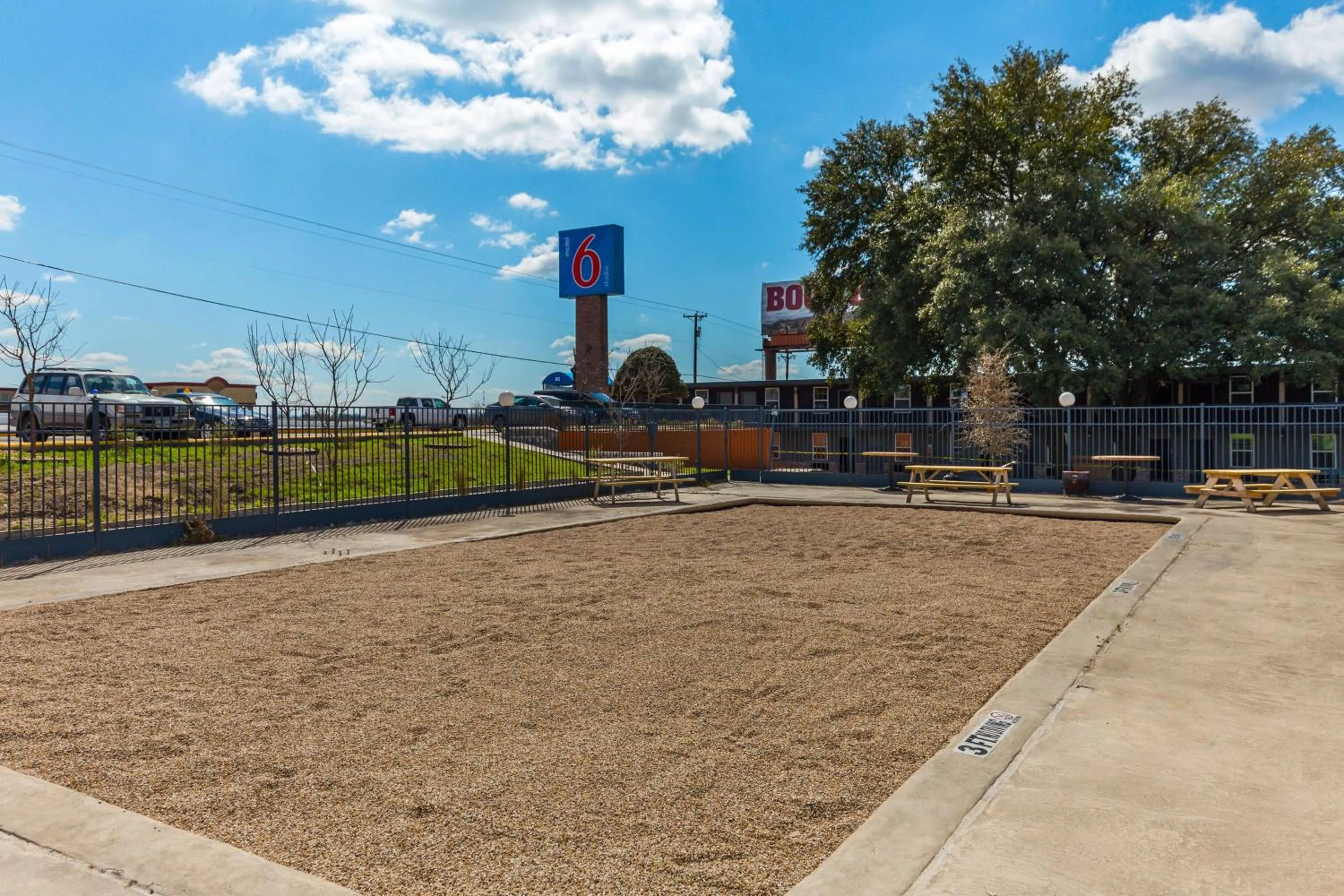 Property building in Motel 6-Temple, TX