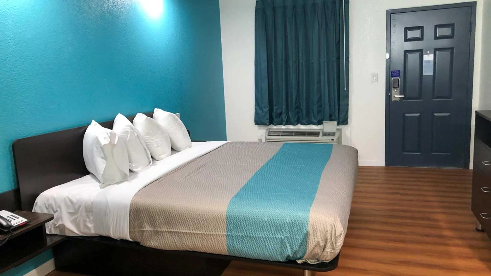 Bed in Motel 6-Temple, TX