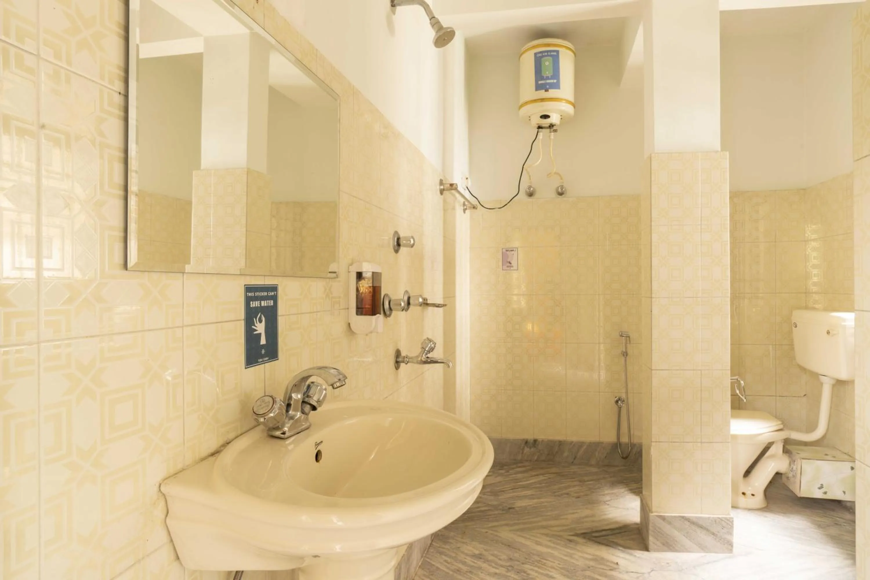 Toilet in Zostel Gangtok