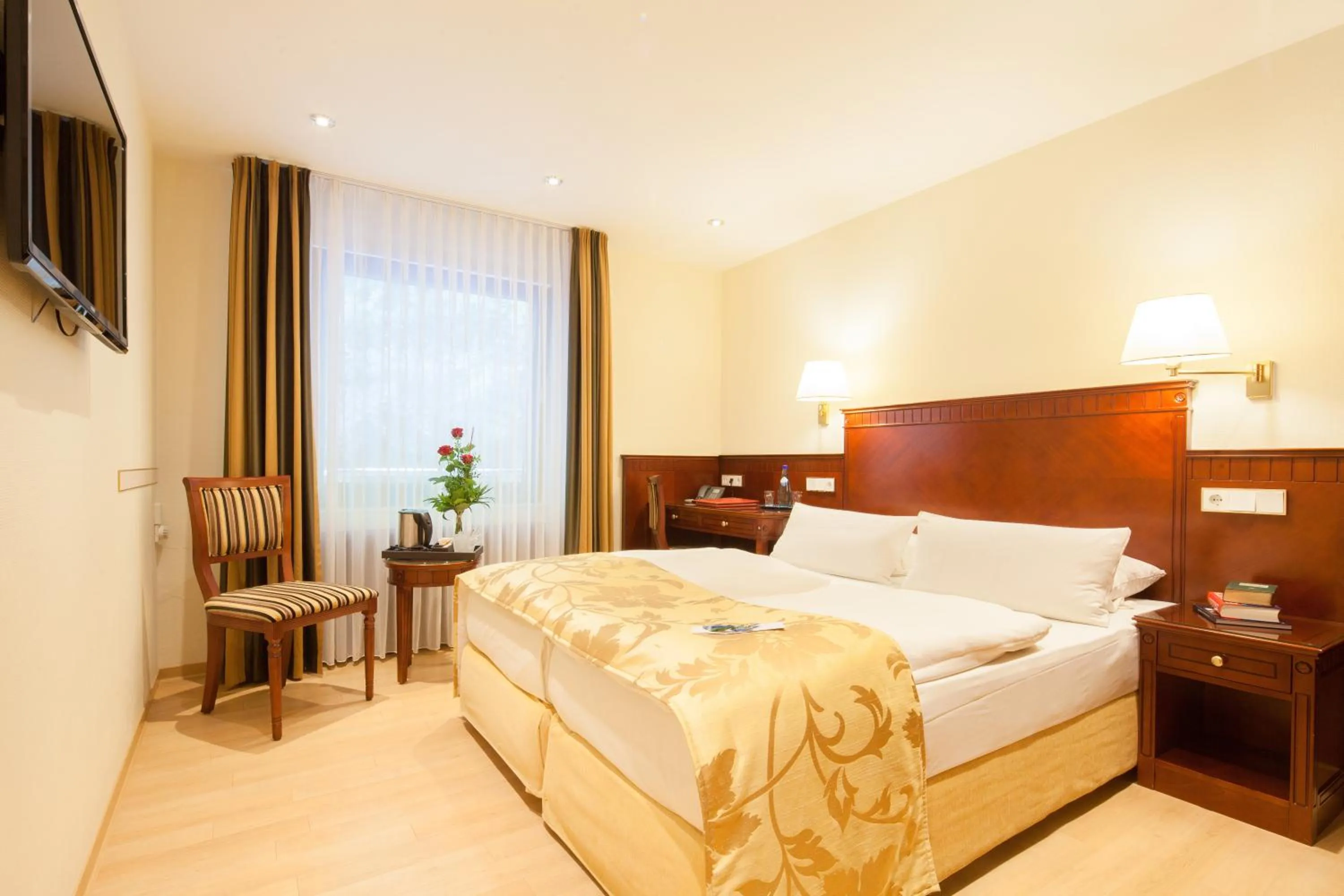 Photo of the whole room, Bed in Marburger Hof