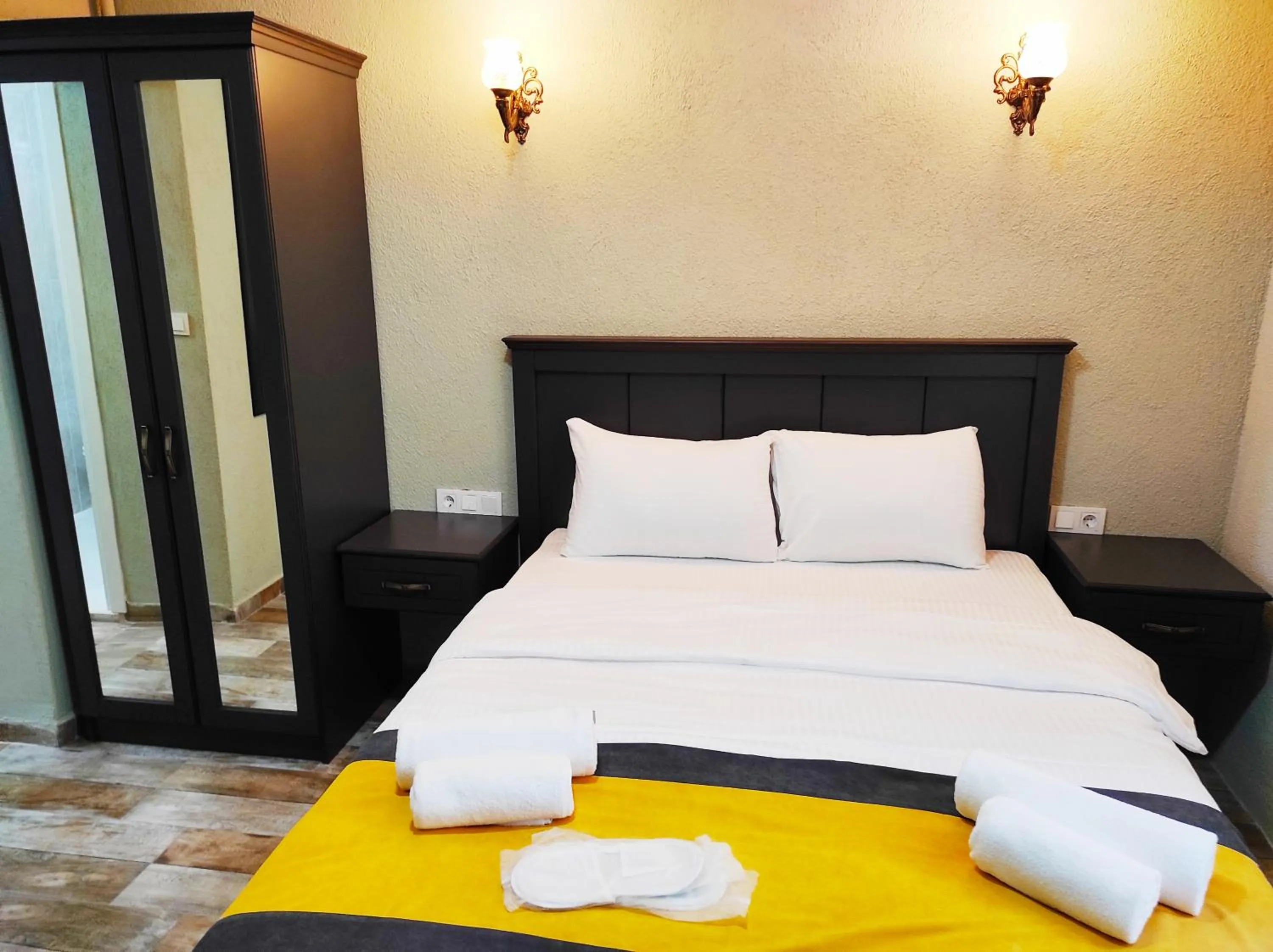 Photo of the whole room, Bed in Lebon Hotel-Special Class