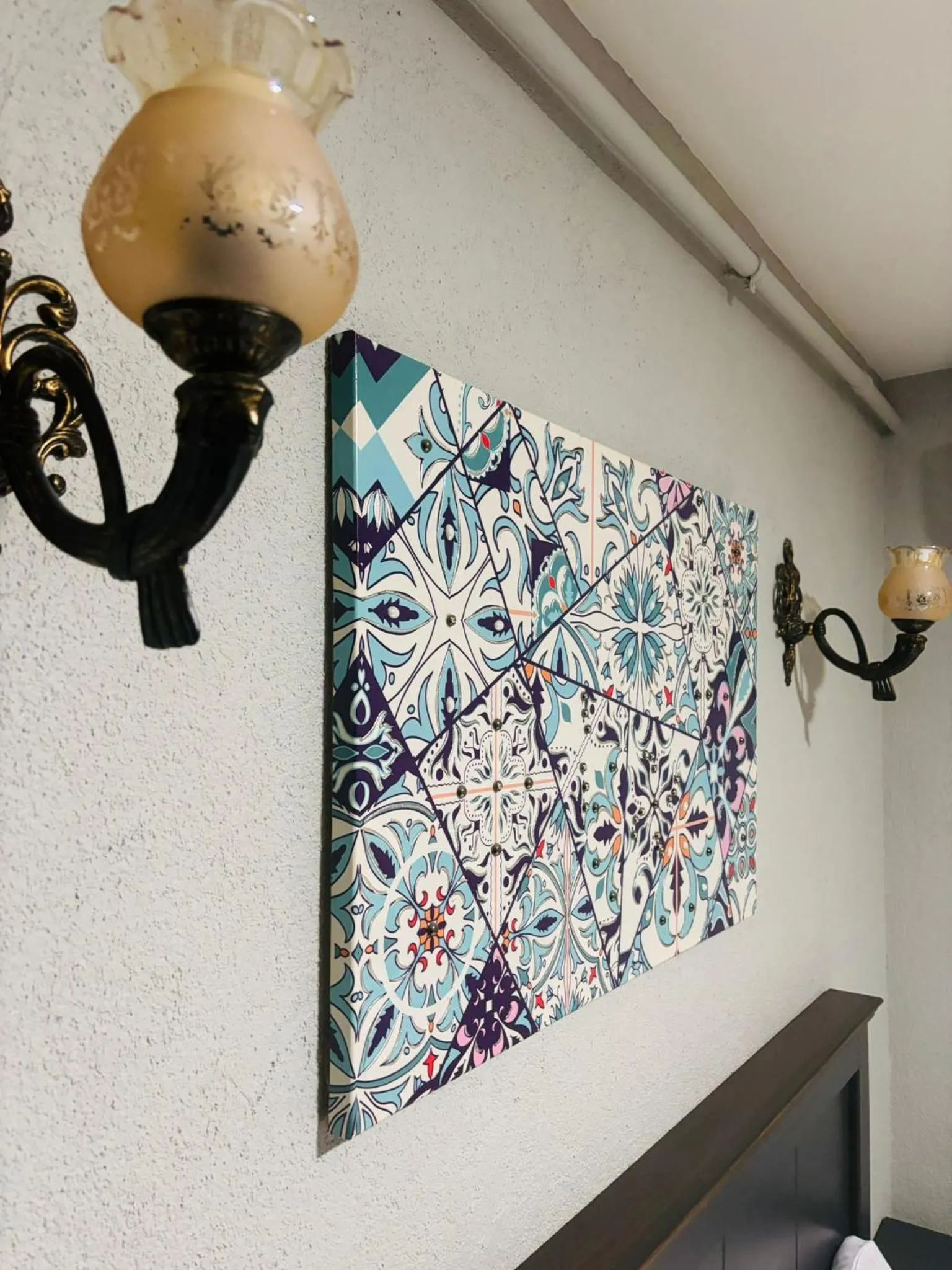 Decorative detail in Lebon Hotel-Special Class