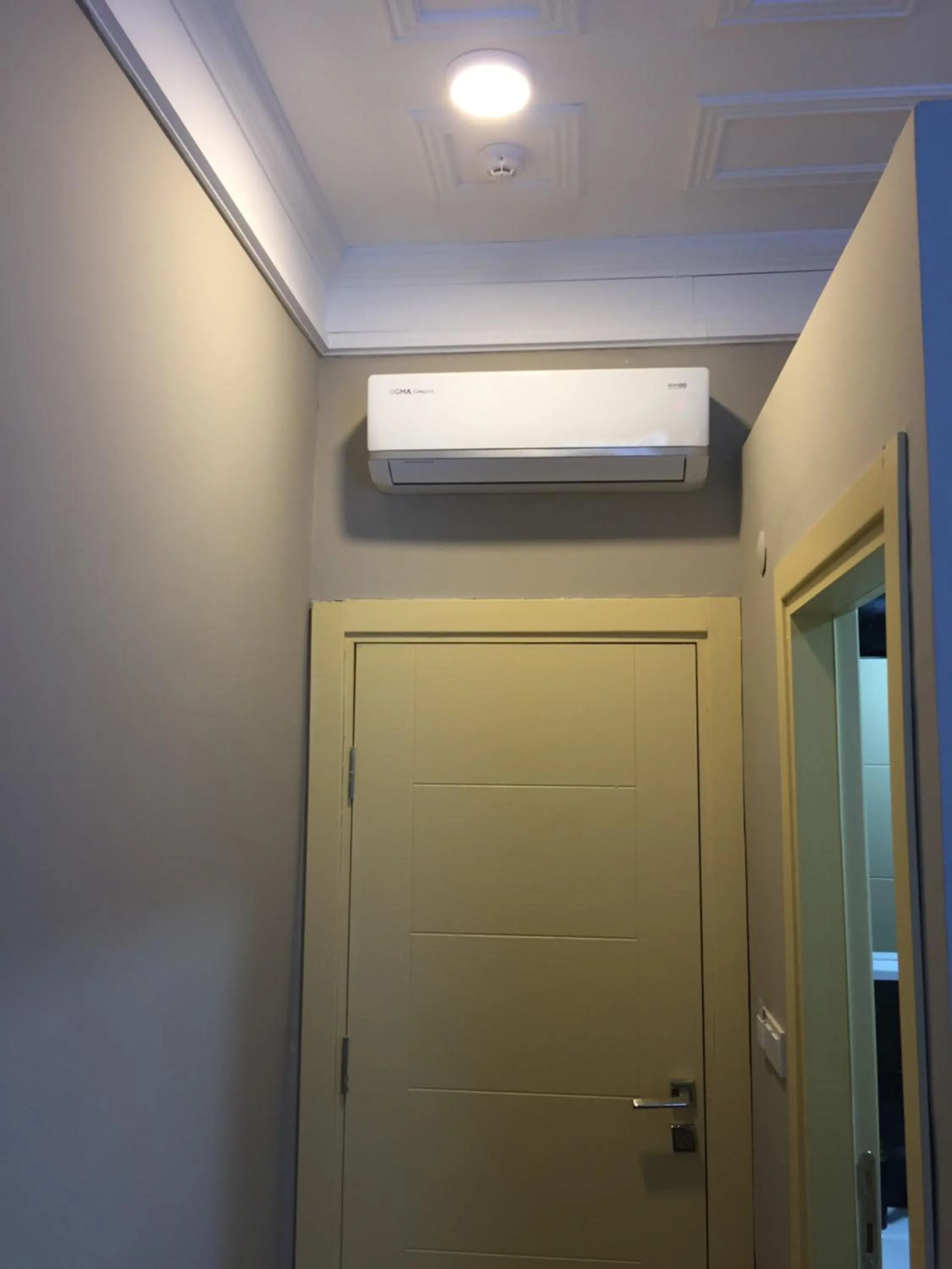 Decorative detail in Lebon Hotel-Special Class