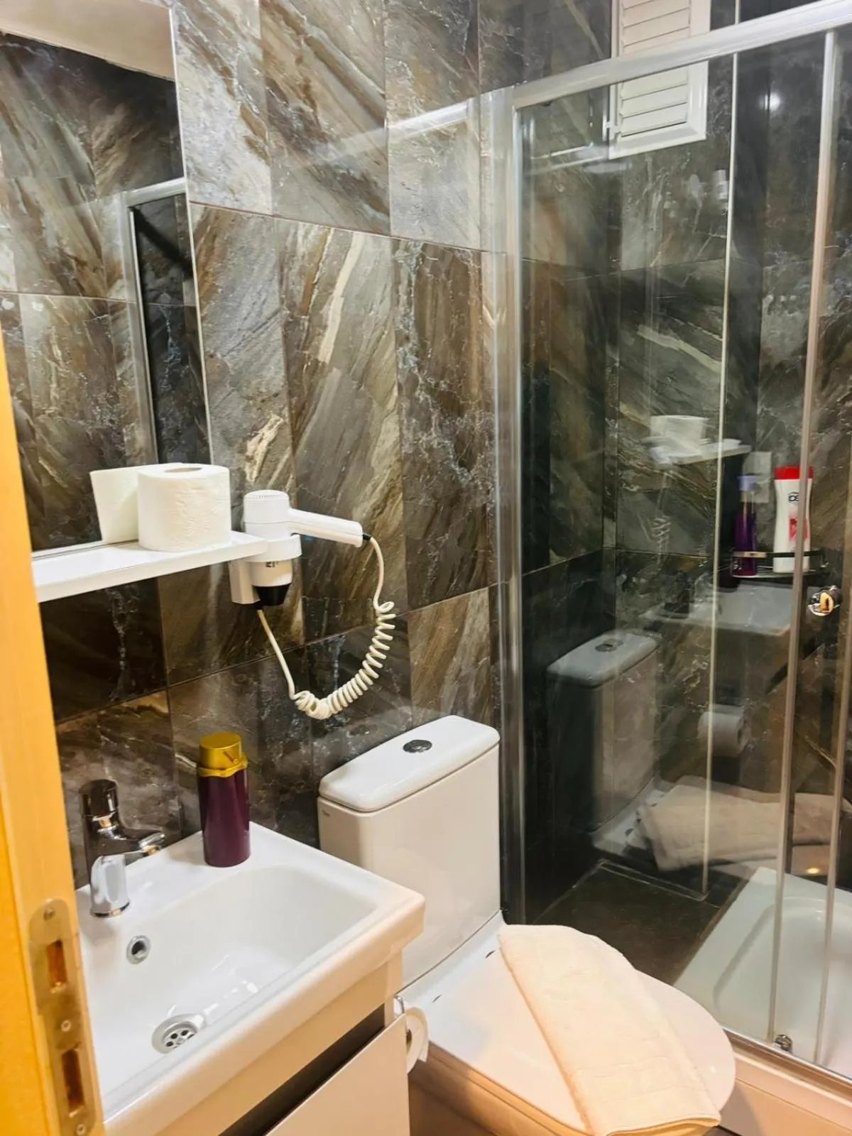 Shower in Lebon Hotel-Special Class