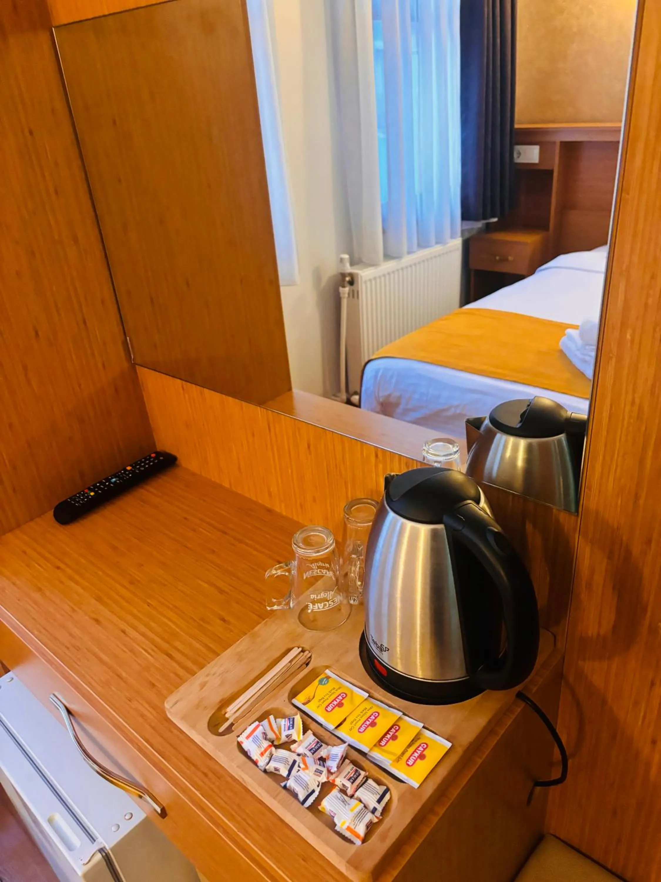 Coffee/tea facilities, Bed in Lebon Hotel-Special Class