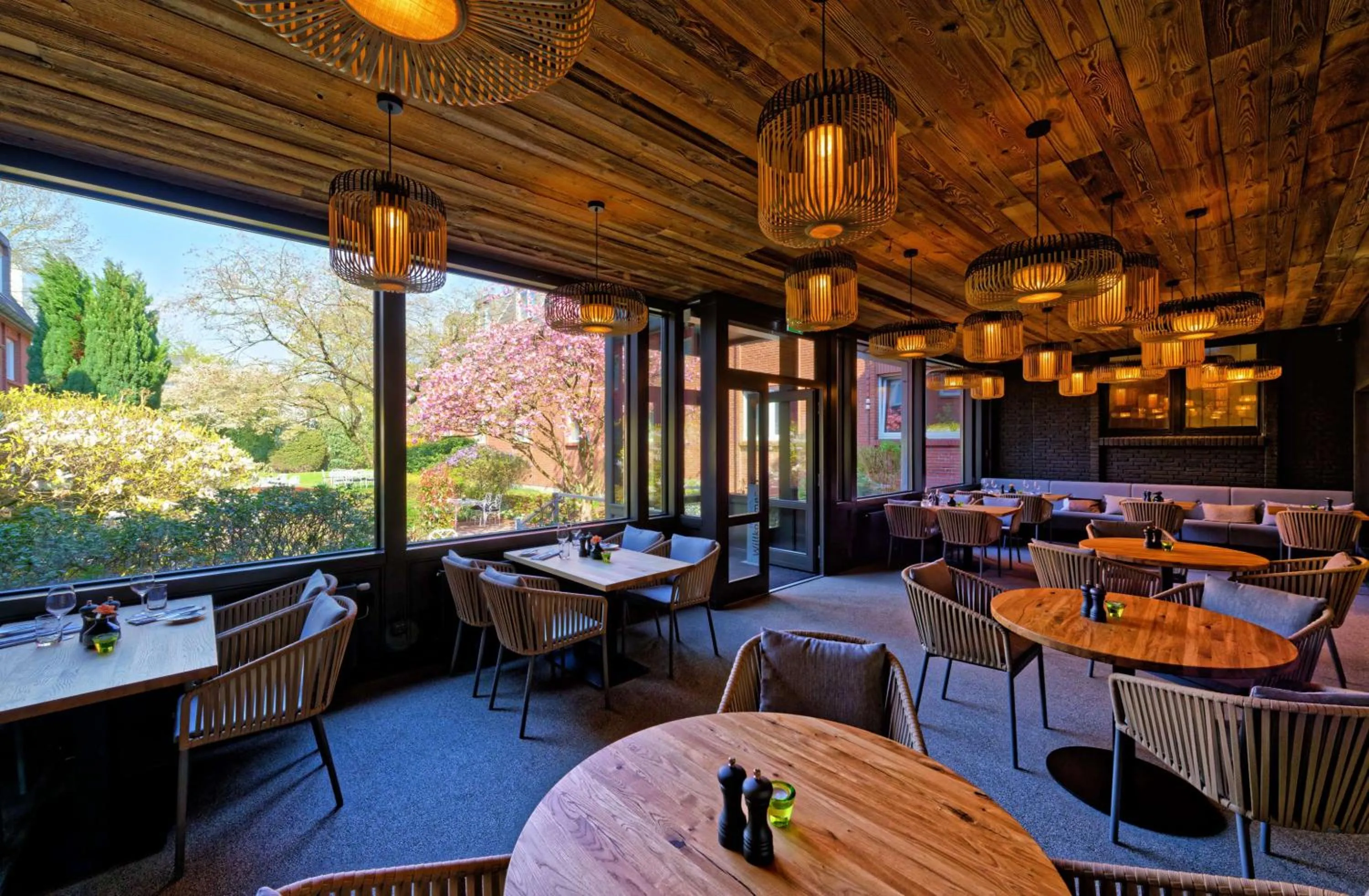 Restaurant/places to eat in ATLANTIC Hotel Landgut Horn