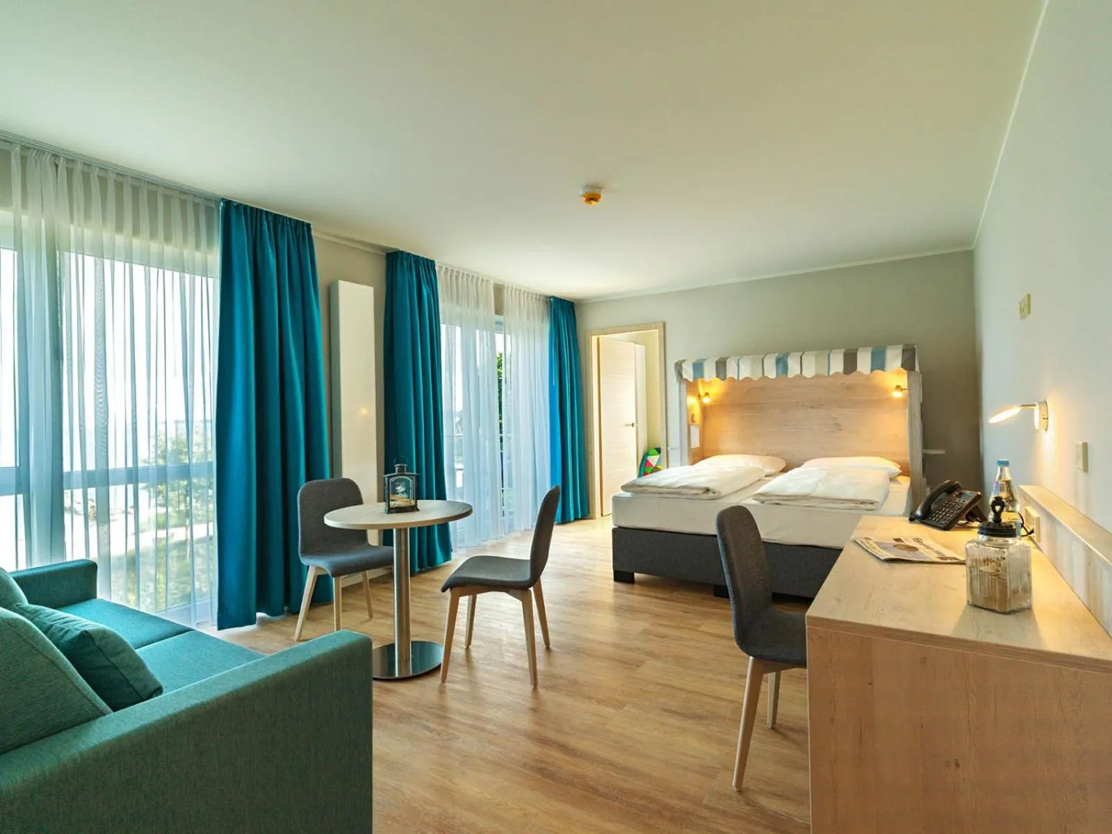 Photo of the whole room, Bed in BeachSide