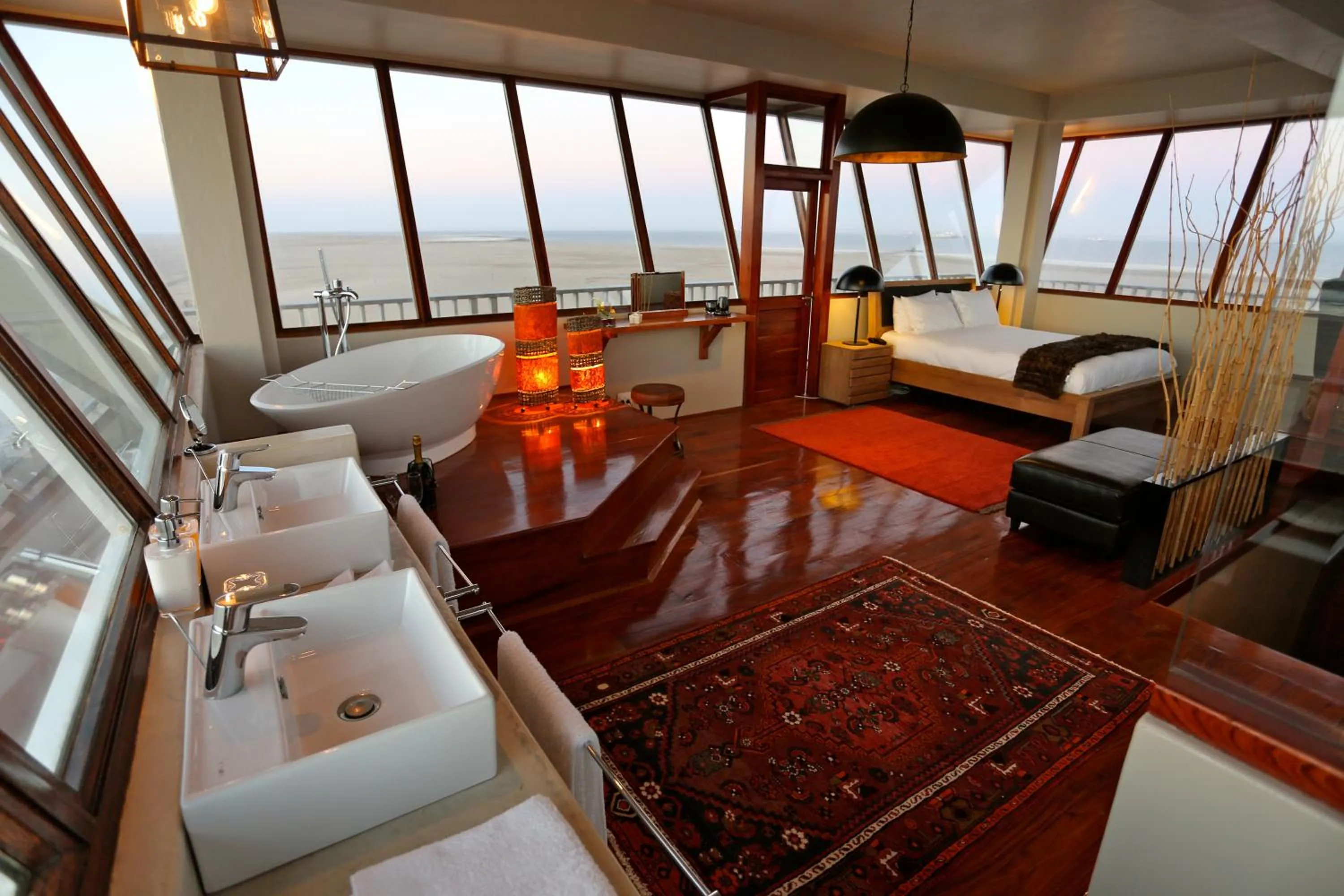 Bed in Pelican Point Lodge