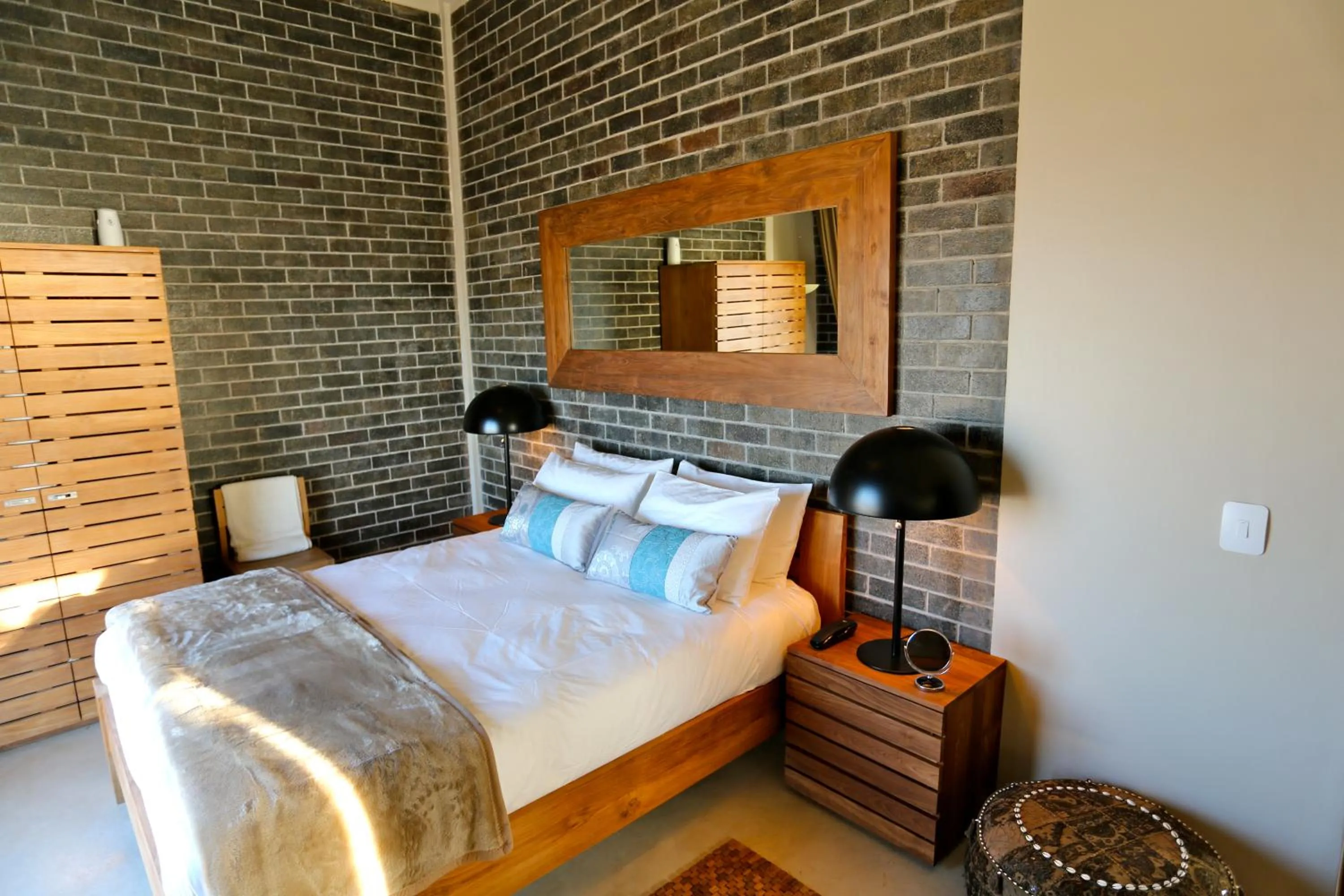 Photo of the whole room in Pelican Point Lodge