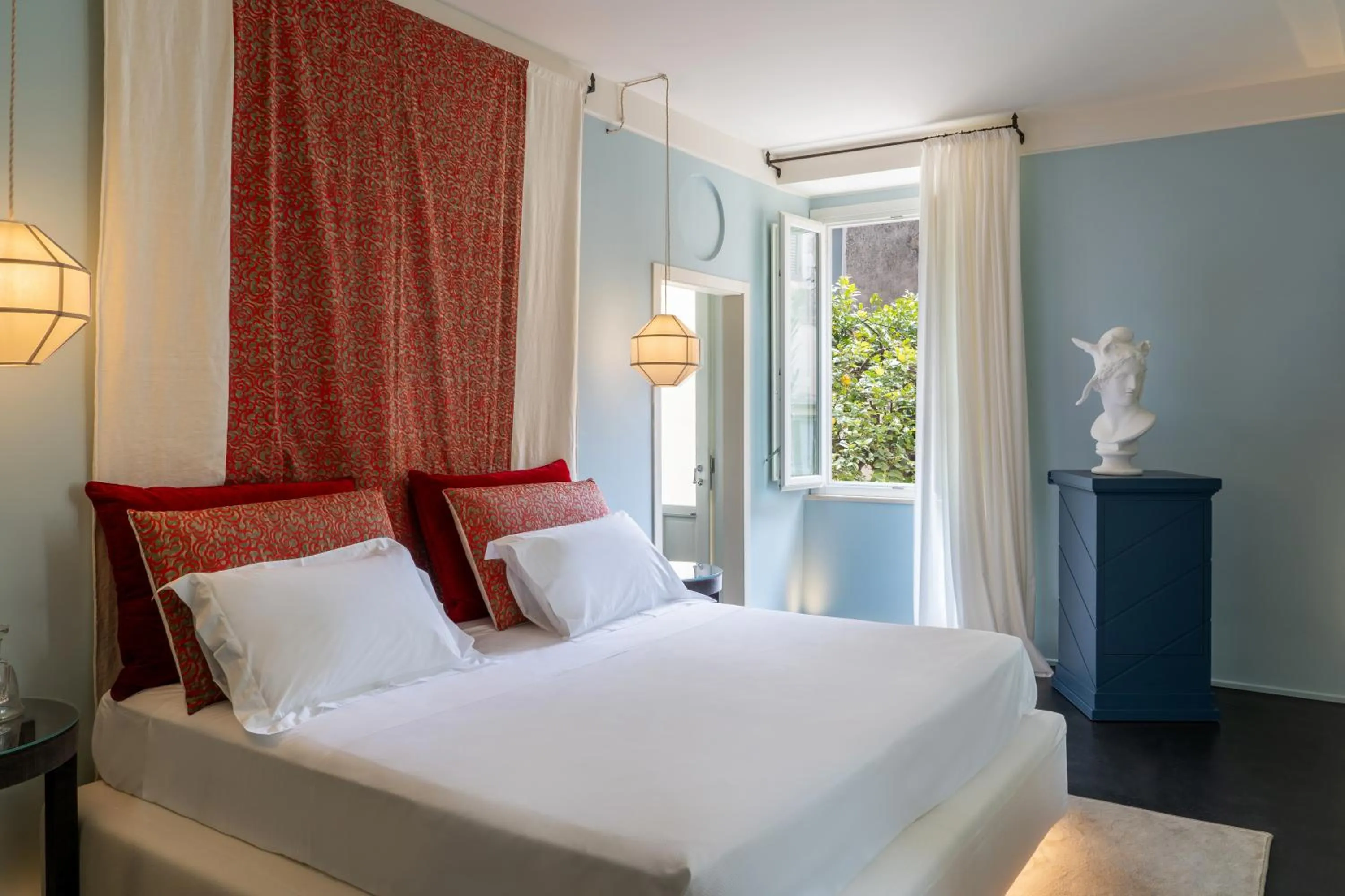 Bedroom, Bed in Q92 Noto