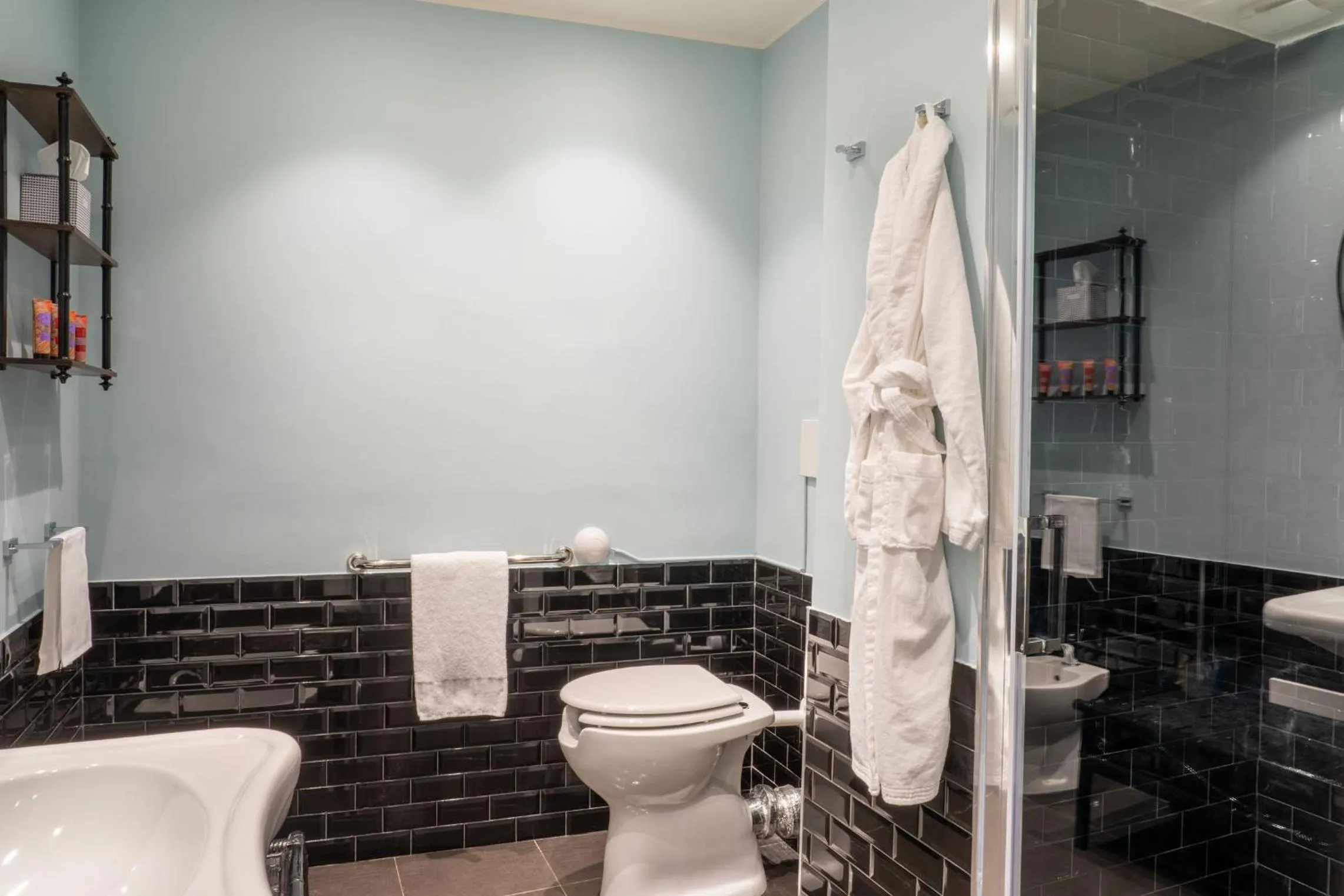 Bathroom in Q92 Noto