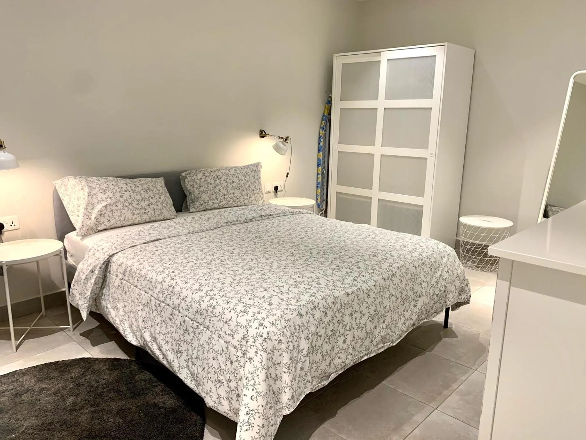 Bedroom, Bed in Forest View Apartments