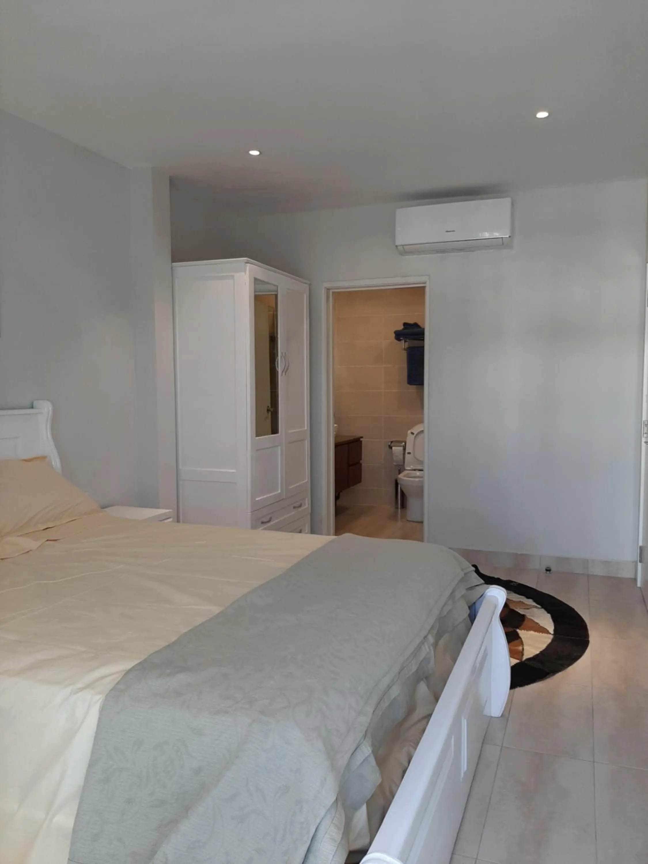 Bed in Forest View Apartments