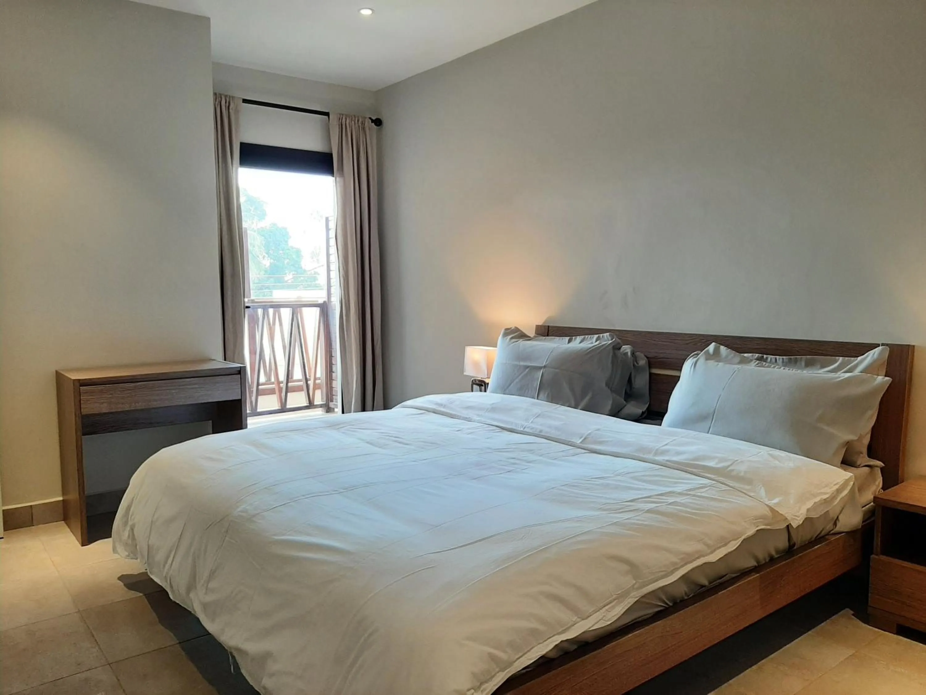 Bedroom, Bed in Forest View Apartments