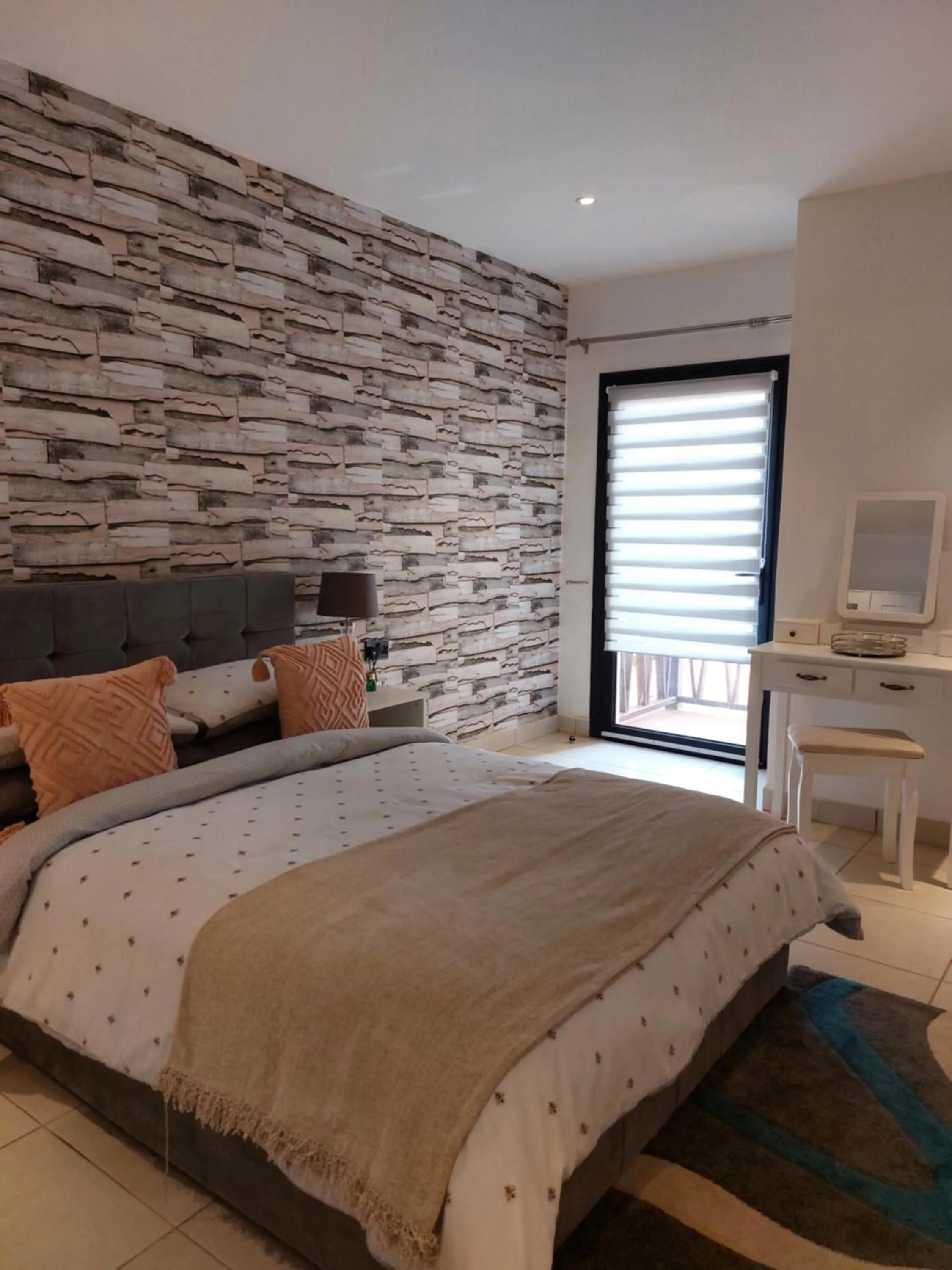 Bedroom, Bed in Forest View Apartments