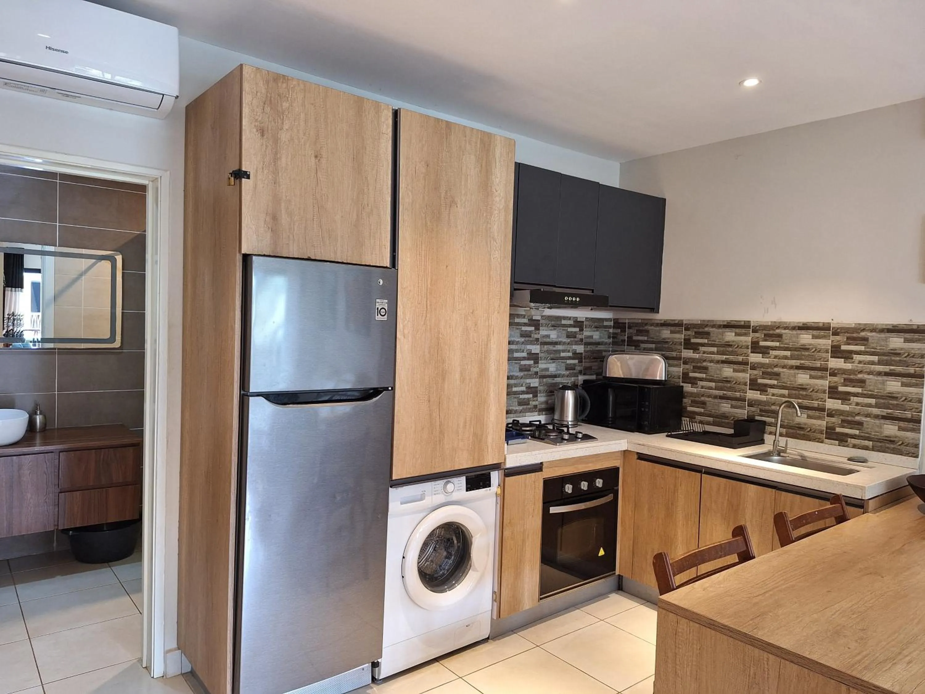 microwave in Forest View Apartments