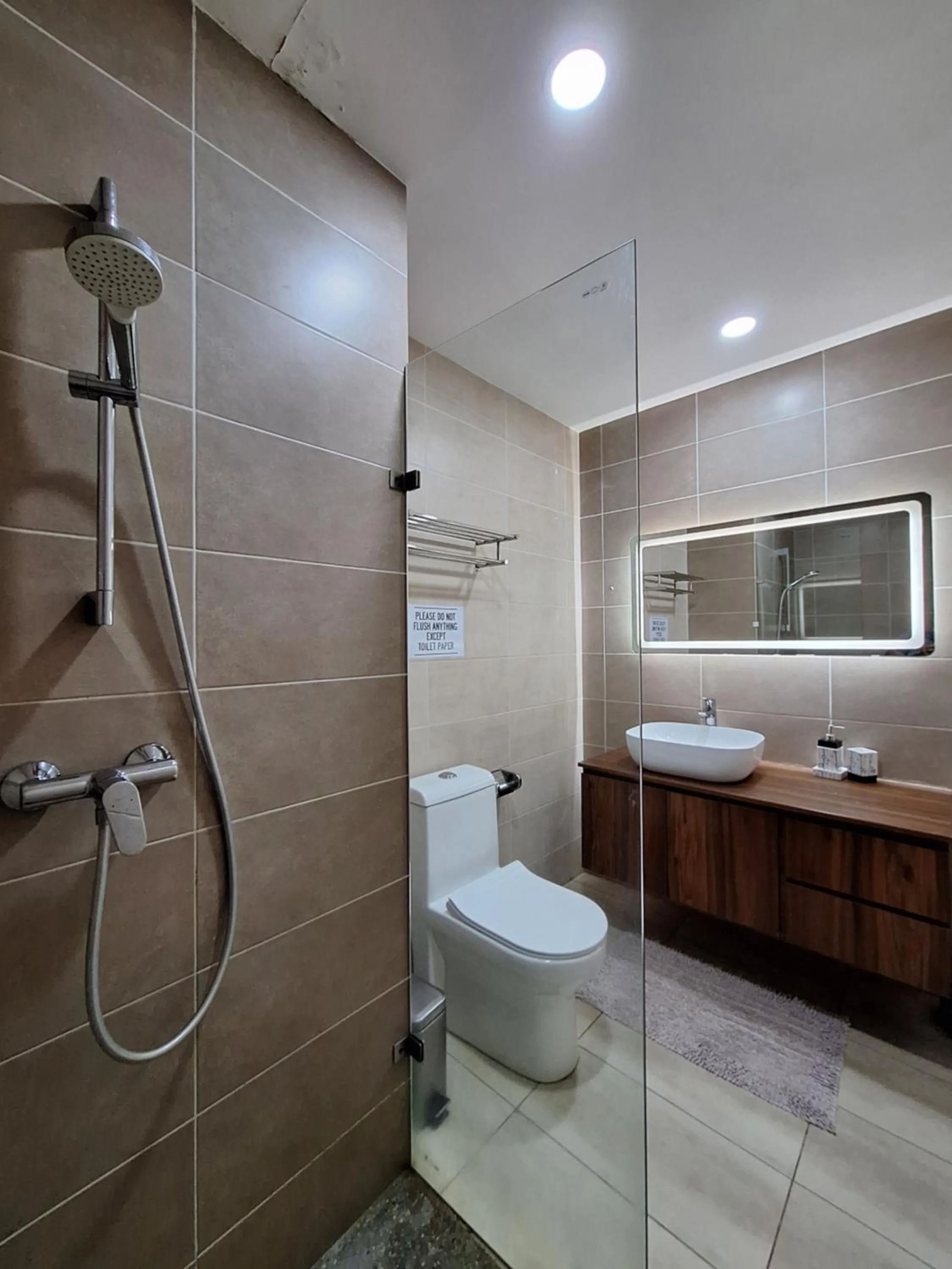 Shower in Forest View Apartments