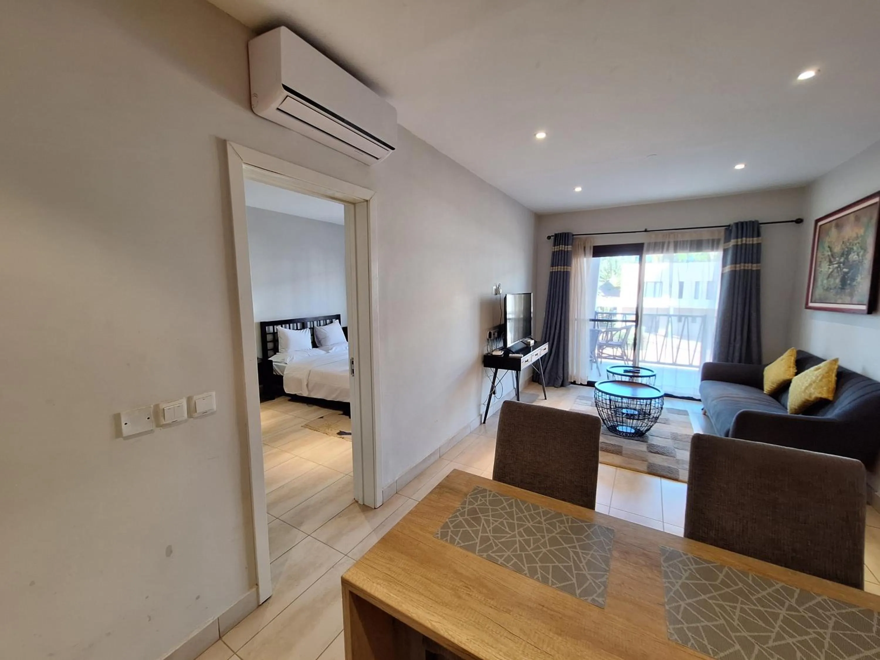 Balcony/Terrace, Bed in Forest View Apartments