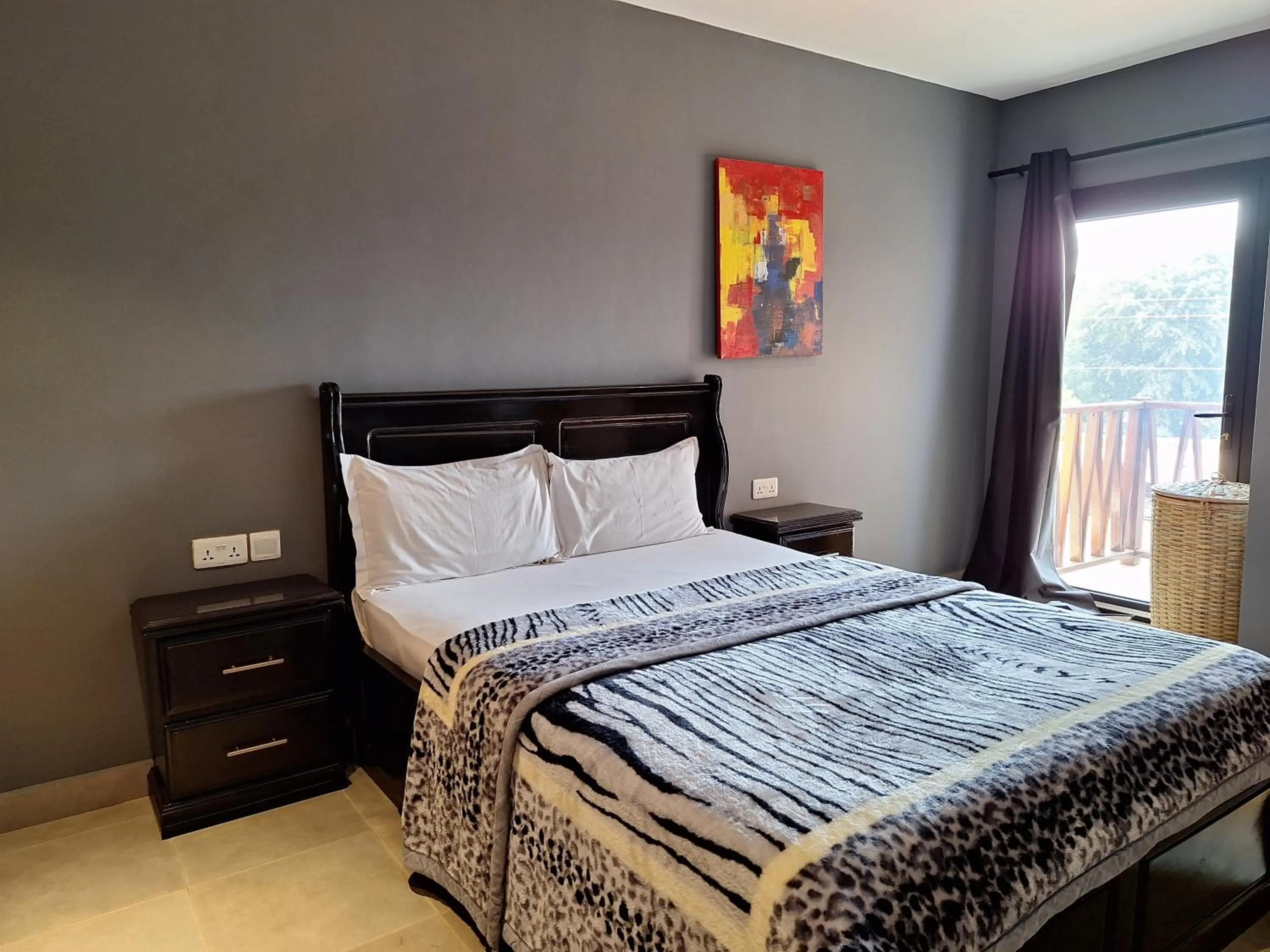 Bedroom, Bed in Forest View Apartments