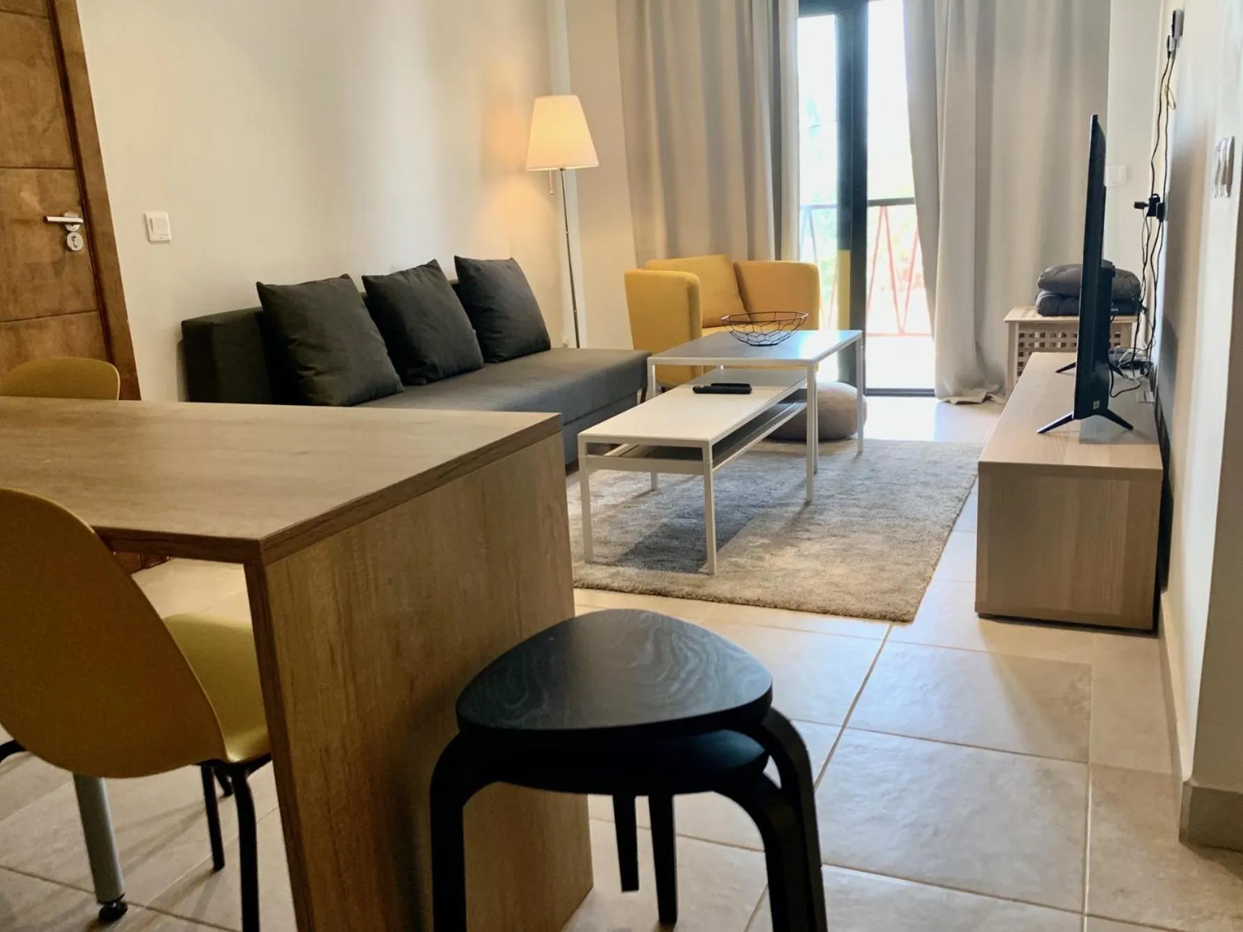 Living room in Forest View Apartments