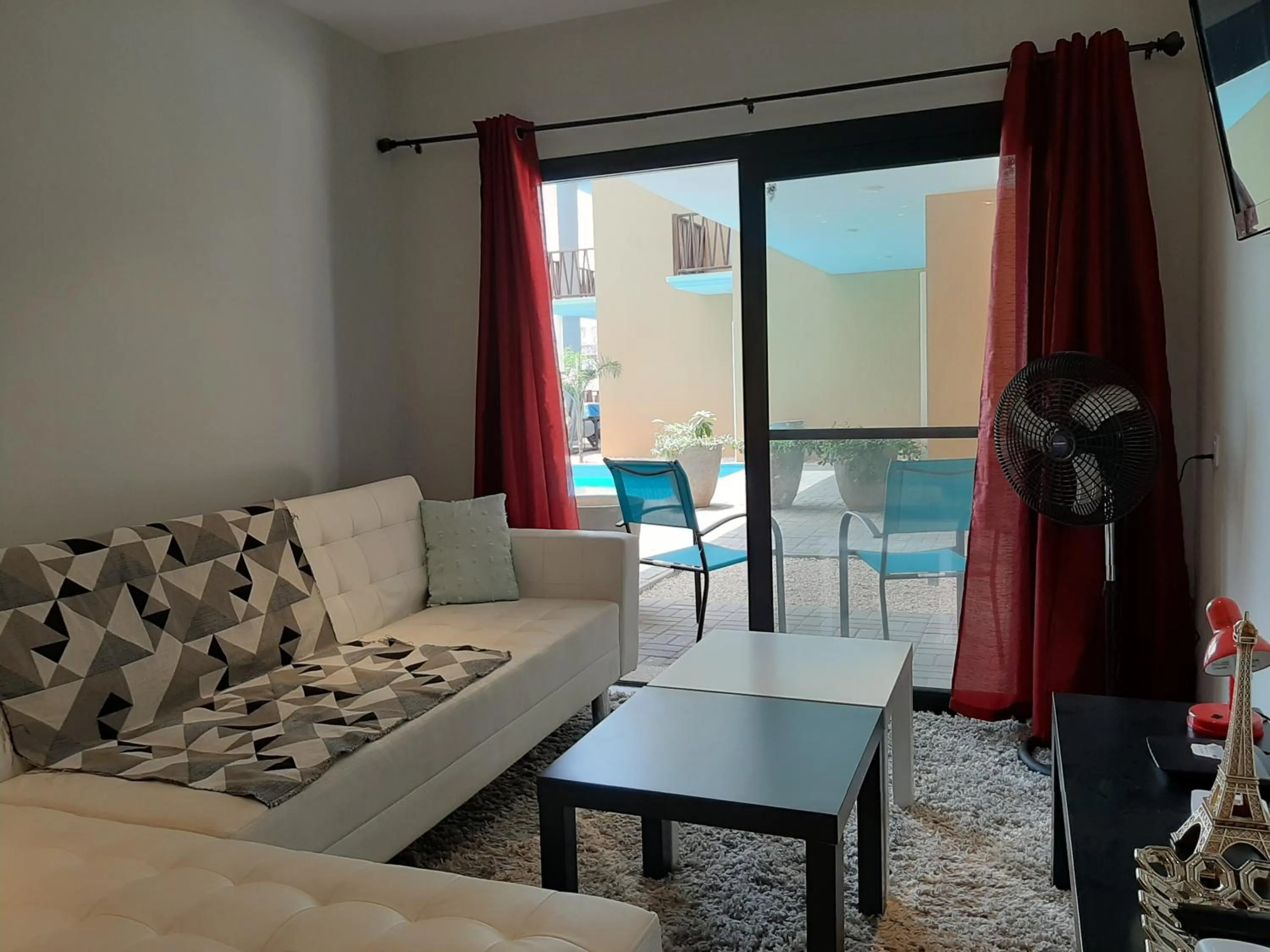 Living room in Forest View Apartments