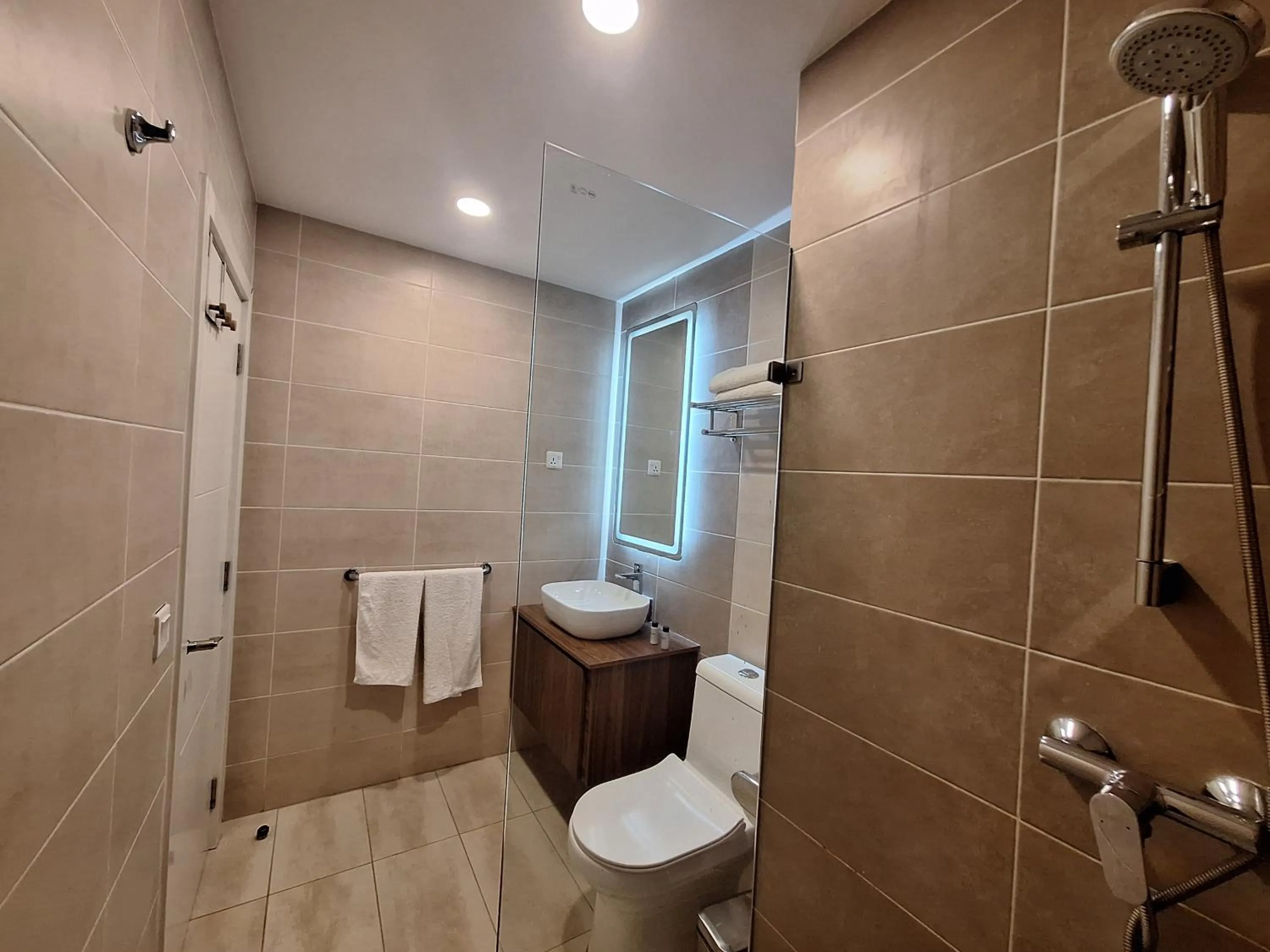 Shower in Forest View Apartments