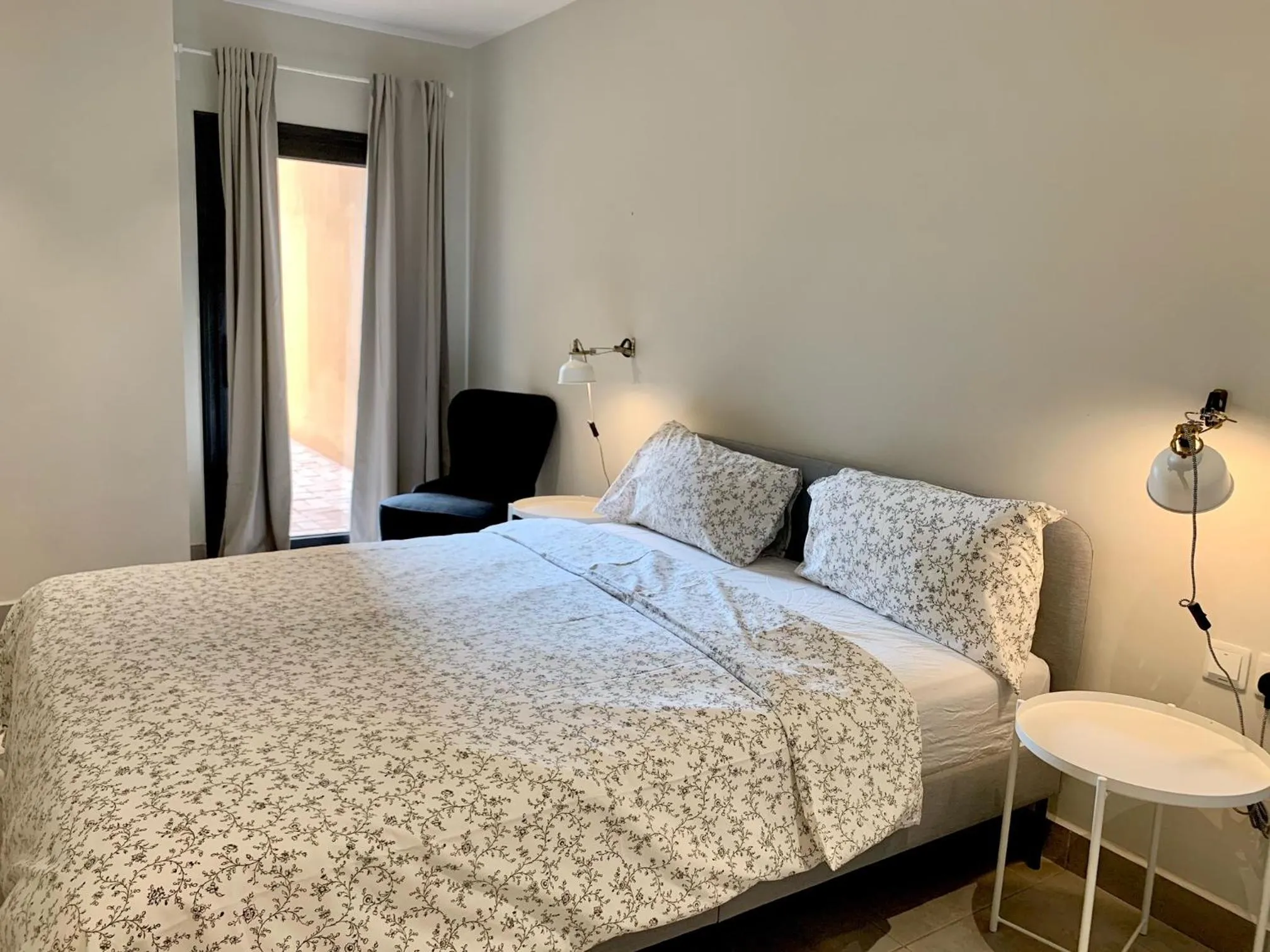 Bedroom, Bed in Forest View Apartments