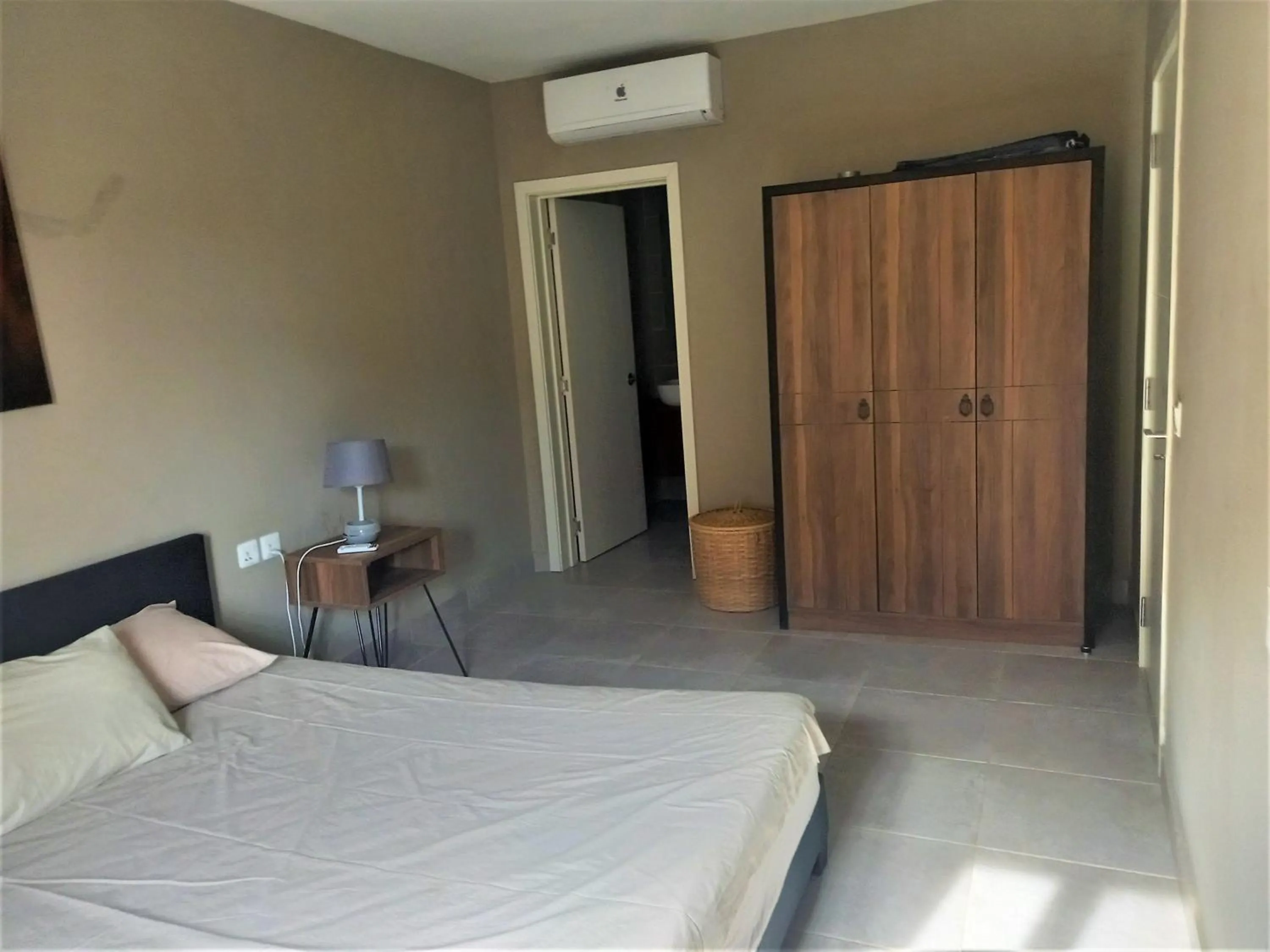 Bedroom, Bed in Forest View Apartments