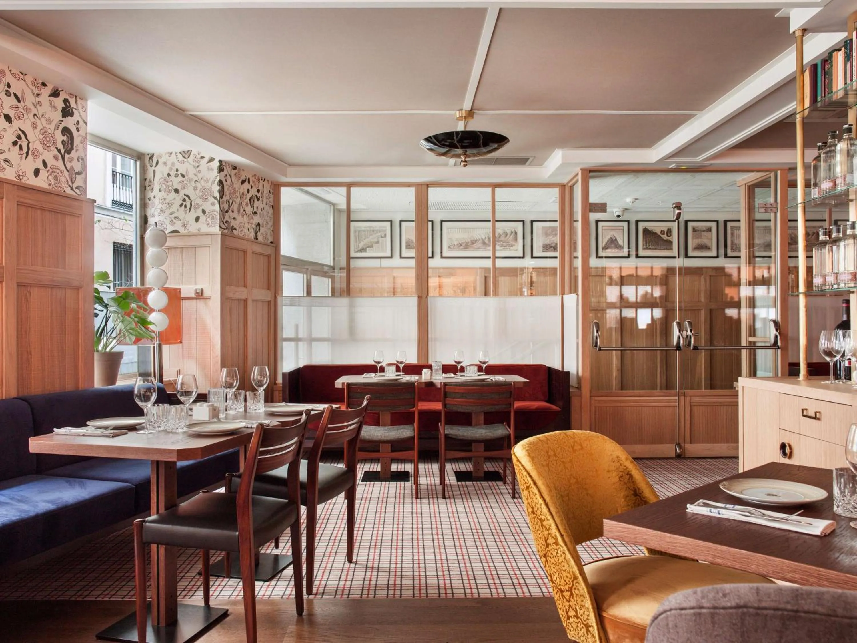 Restaurant/places to eat in NH Collection Madrid Suecia