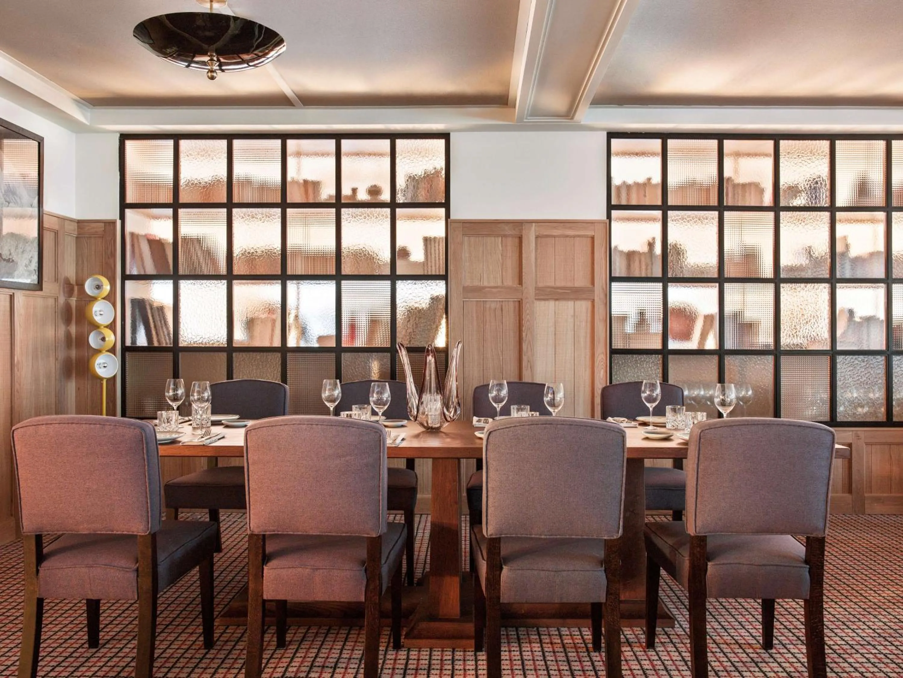 Restaurant/places to eat in NH Collection Madrid Suecia