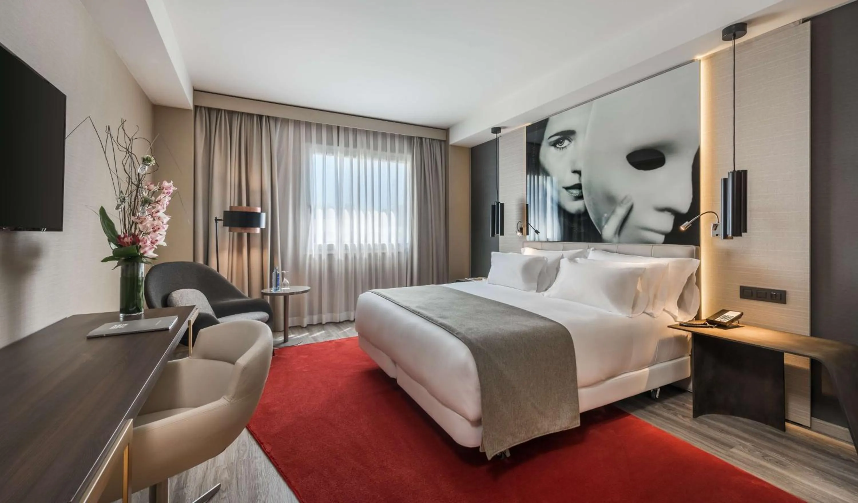 Photo of the whole room, Bed in NH Collection Madrid Suecia
