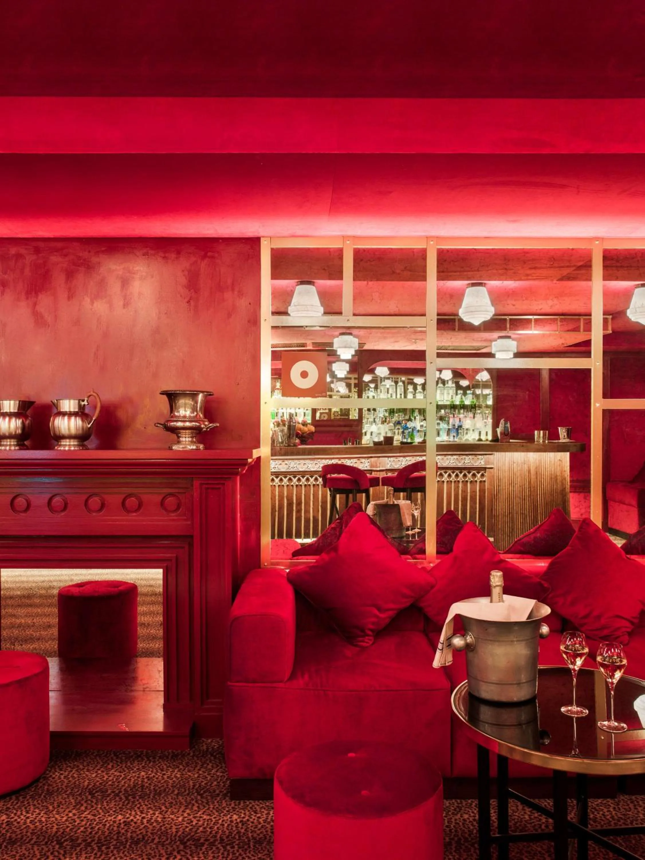 Lounge or bar in NH Collection Madrid Suecia