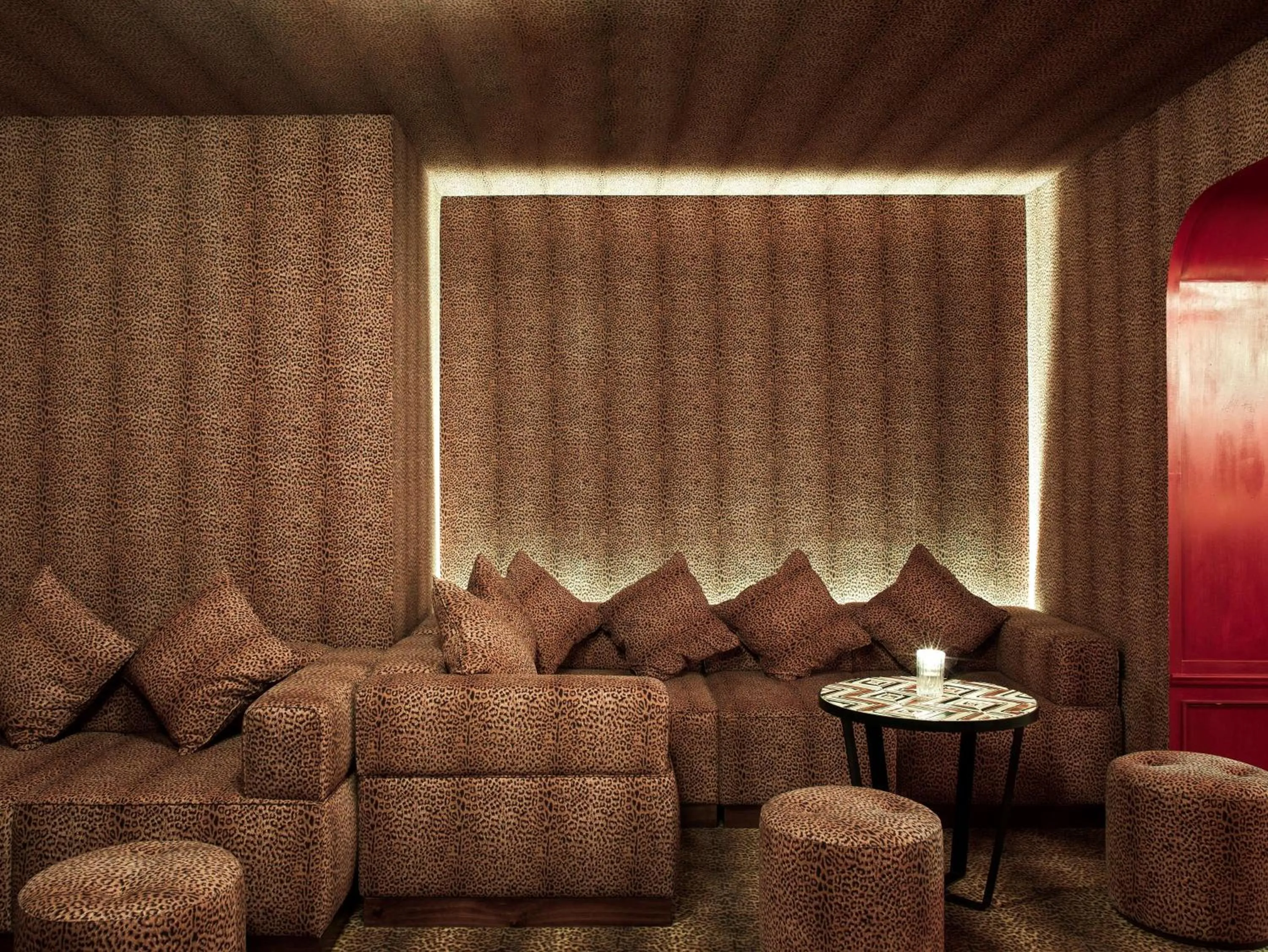 Lounge or bar in NH Collection Madrid Suecia